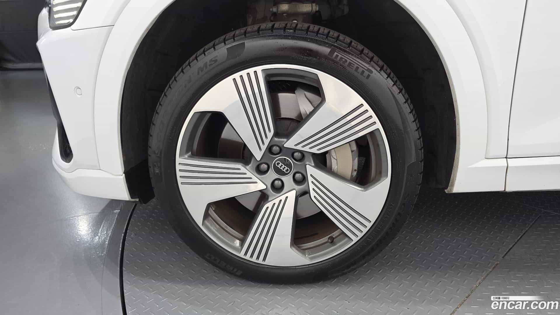 e-tron Audi 2022.3-OUTER-005