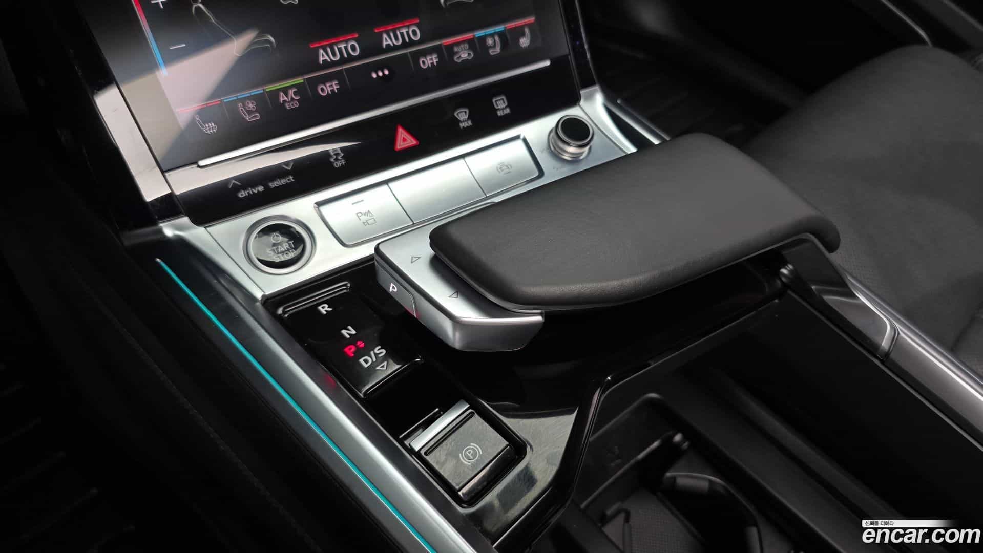 e-tron Audi 2022.3-INNER-009
