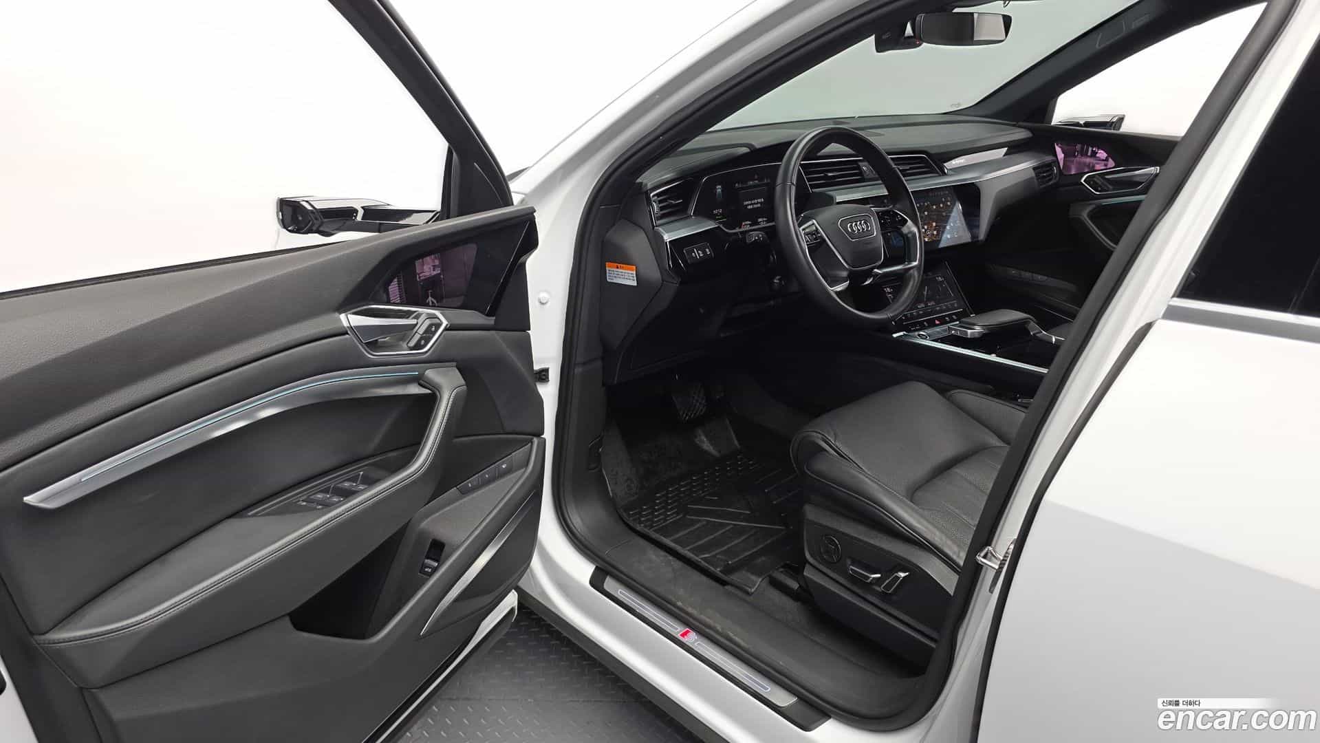 e-tron Audi 2022.3-INNER-010