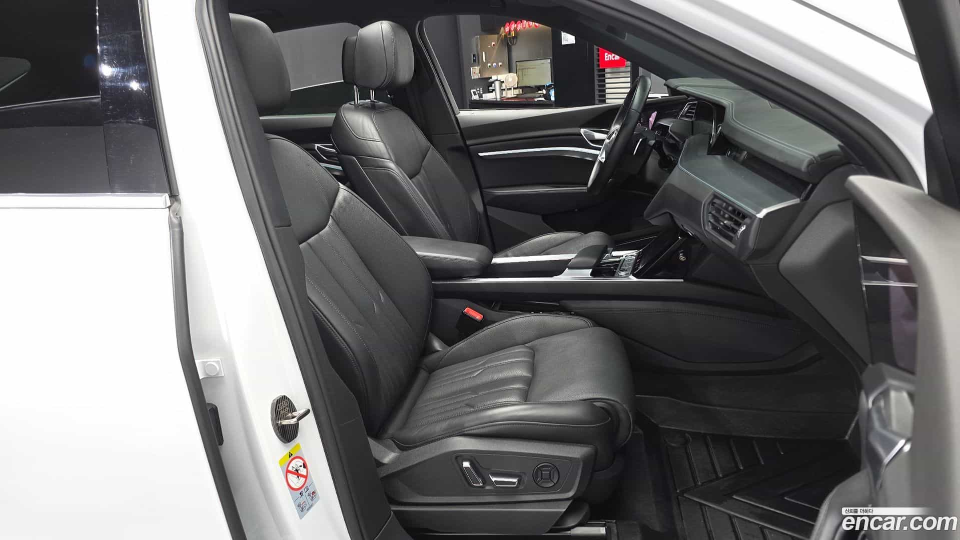 e-tron Audi 2022.3-OPTION-015