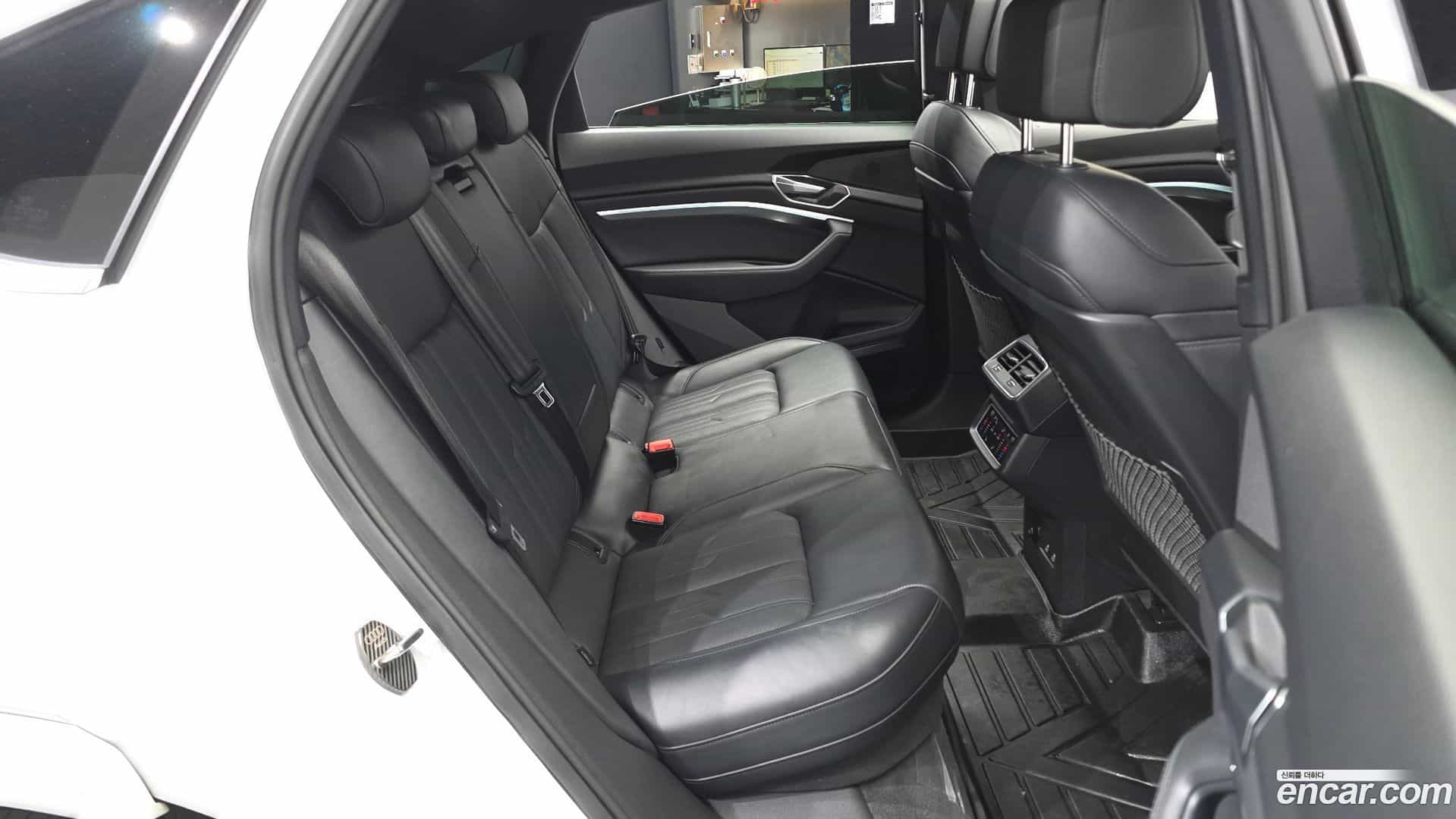 e-tron Audi 2022.3-OPTION-016