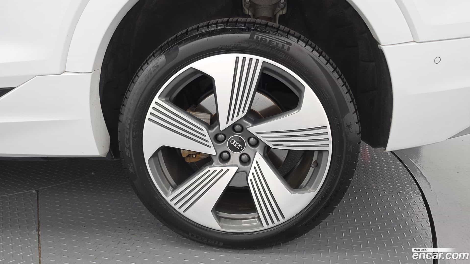 e-tron Audi 2022.3-OUTER-031