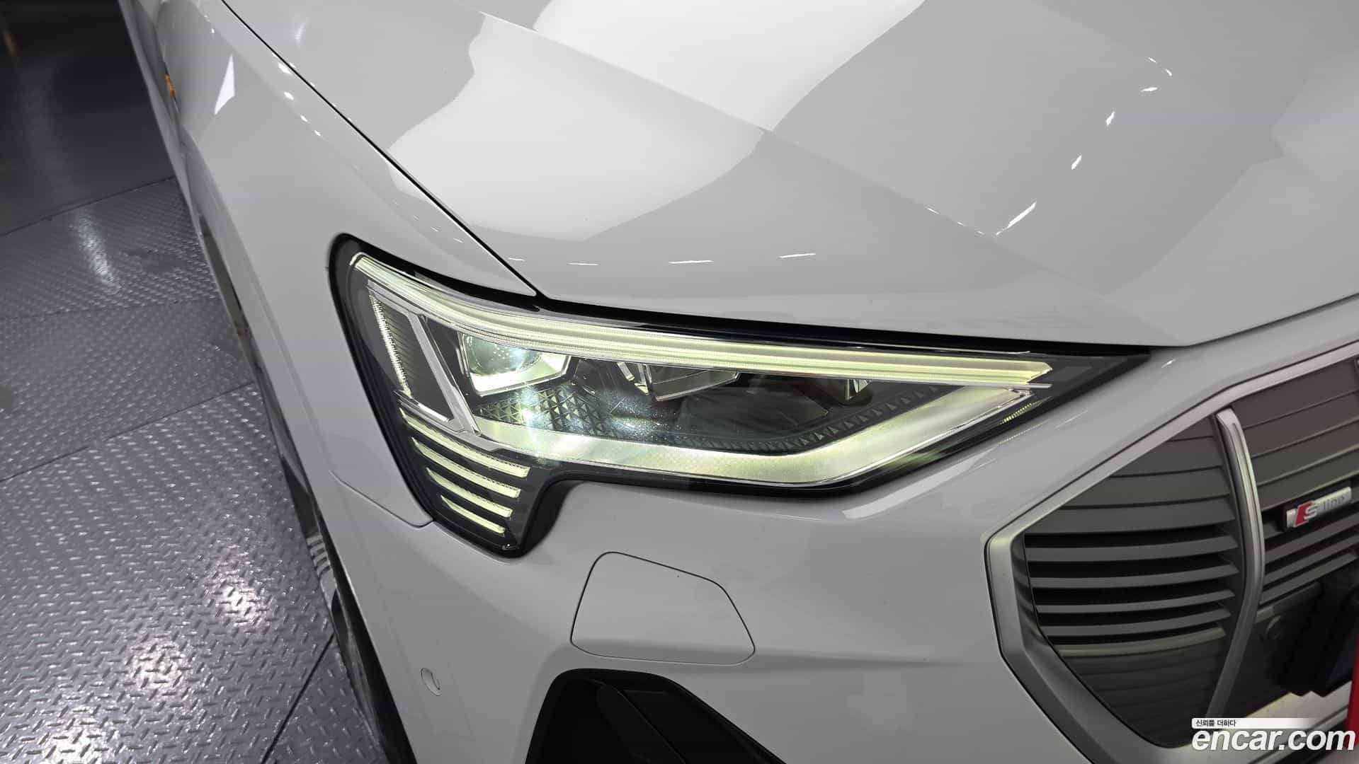 e-tron Audi 2022.3-OUTER-032