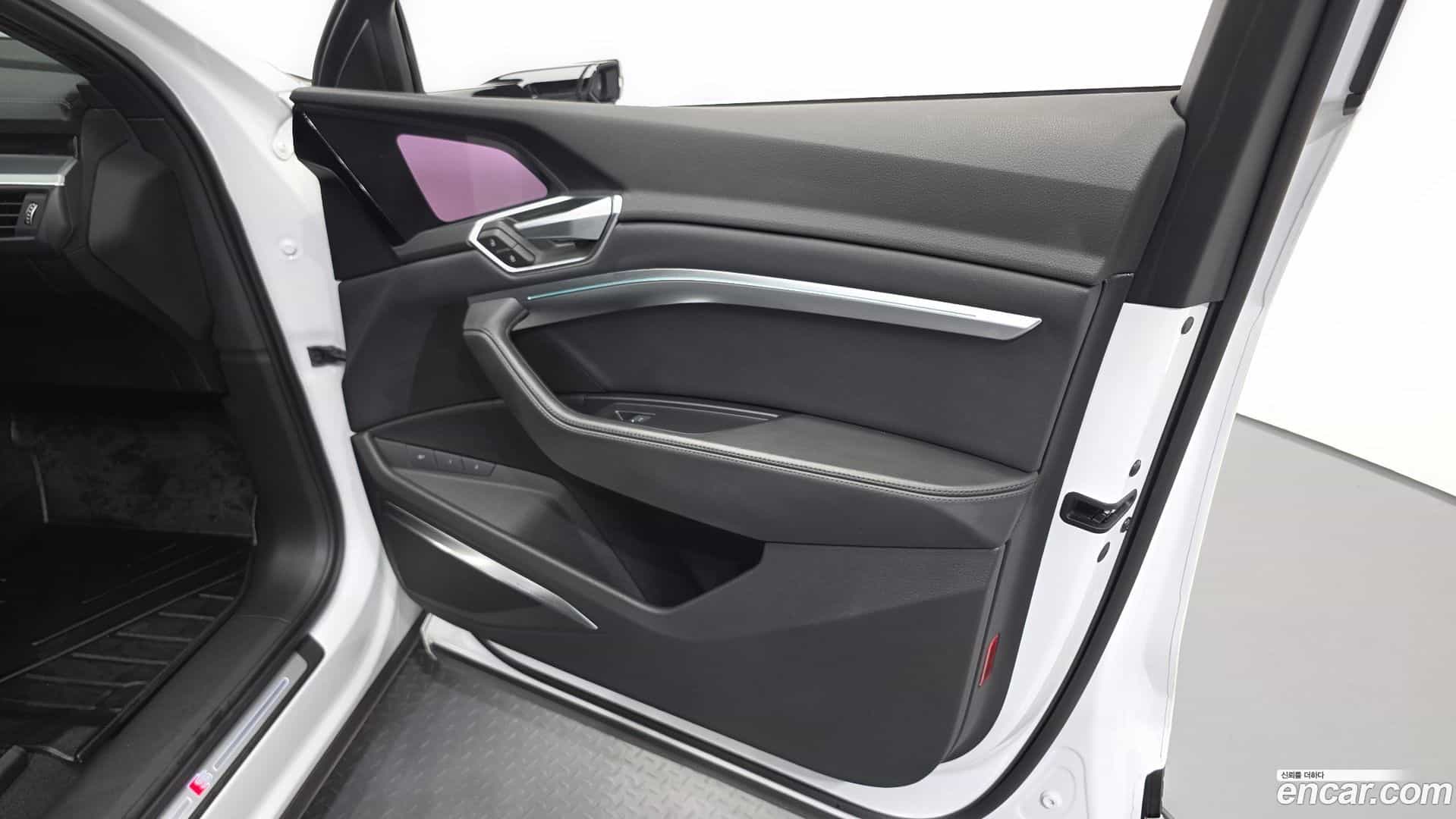 e-tron Audi 2022.3-INNER-034