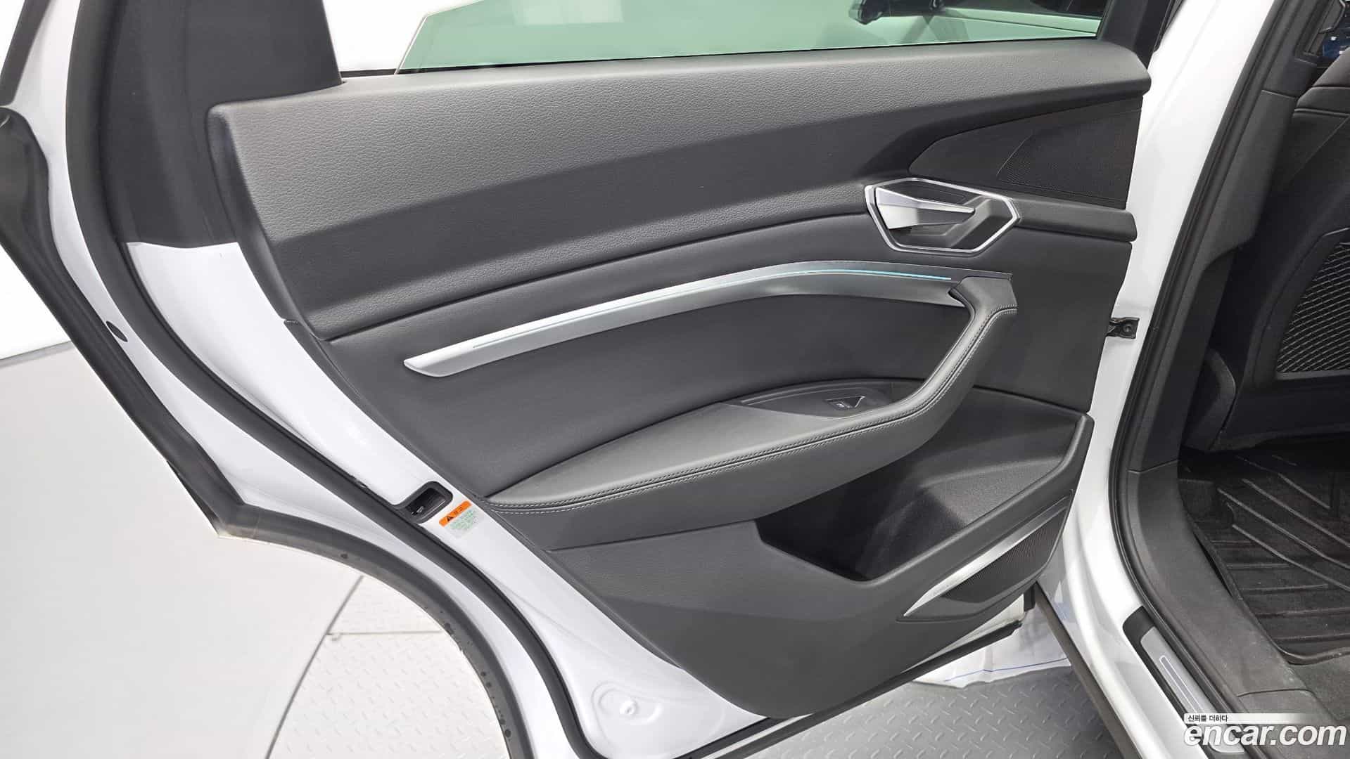 e-tron Audi 2022.3-INNER-035