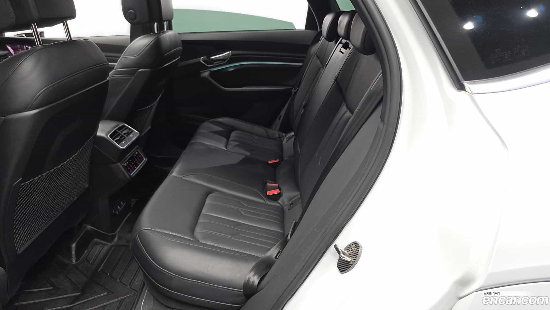 e-tron Audi 2022.3-INNER-036