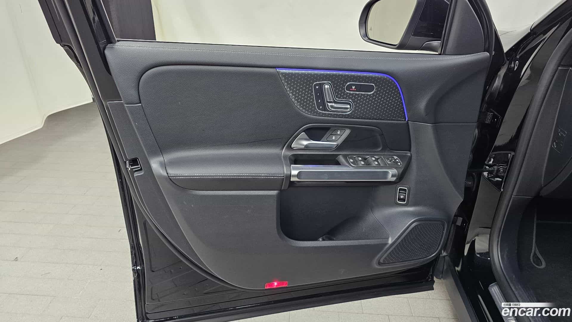 GLB-Class Mercedes-Benz 2024.7-INNER-034