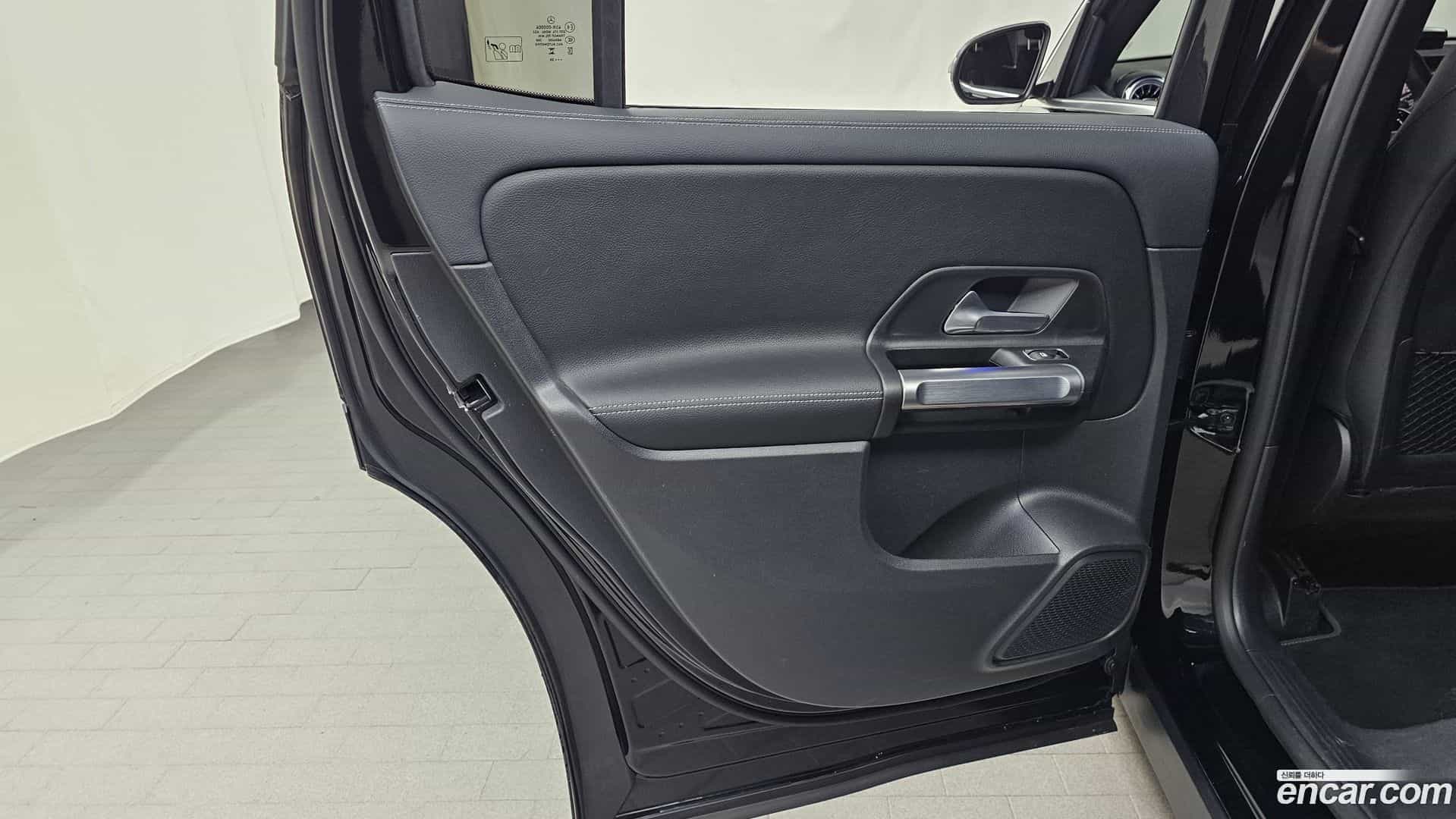 GLB-Class Mercedes-Benz 2024.7-INNER-035