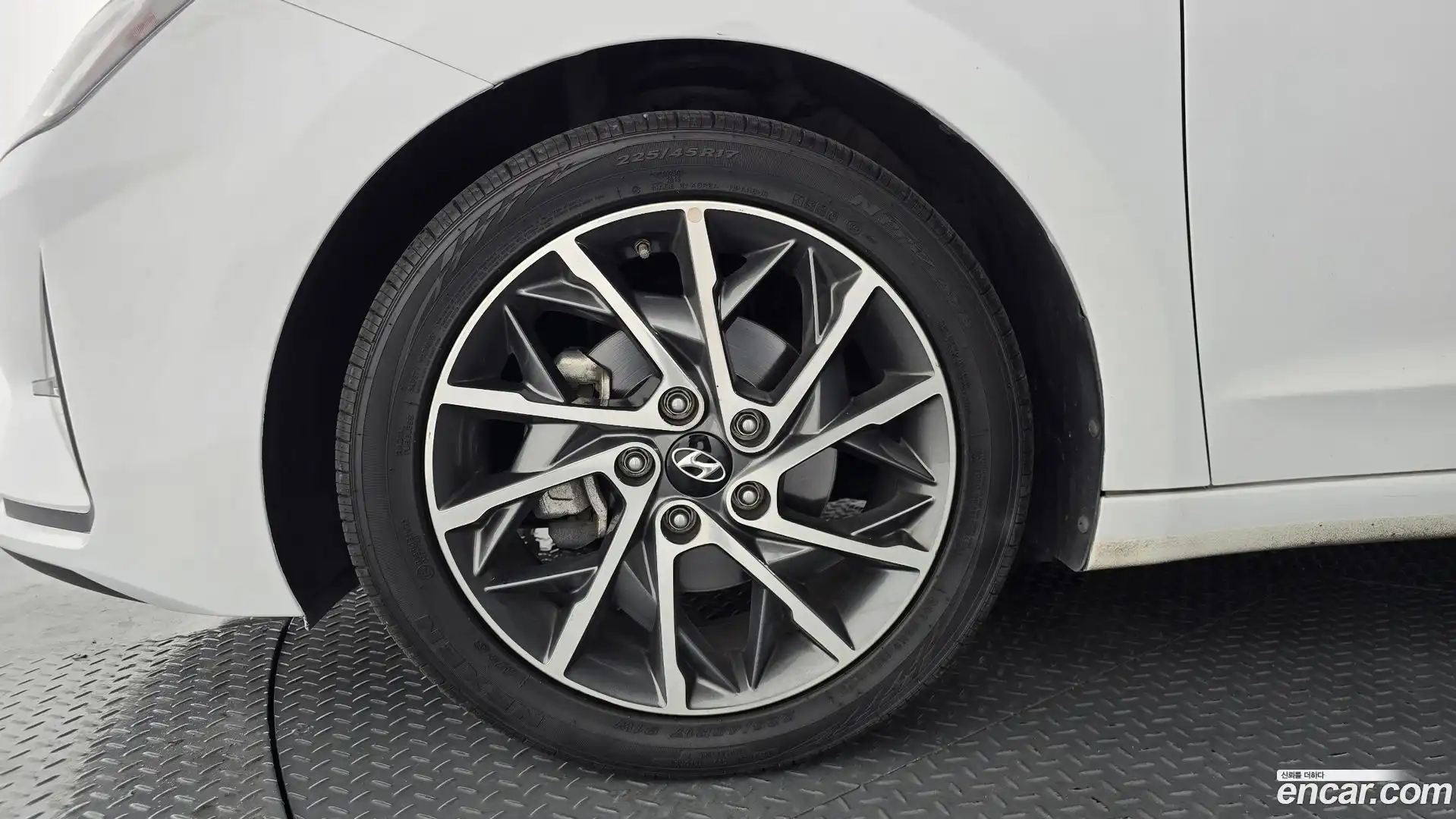 AVANTE Hyundai 2019.0-OUTER-005