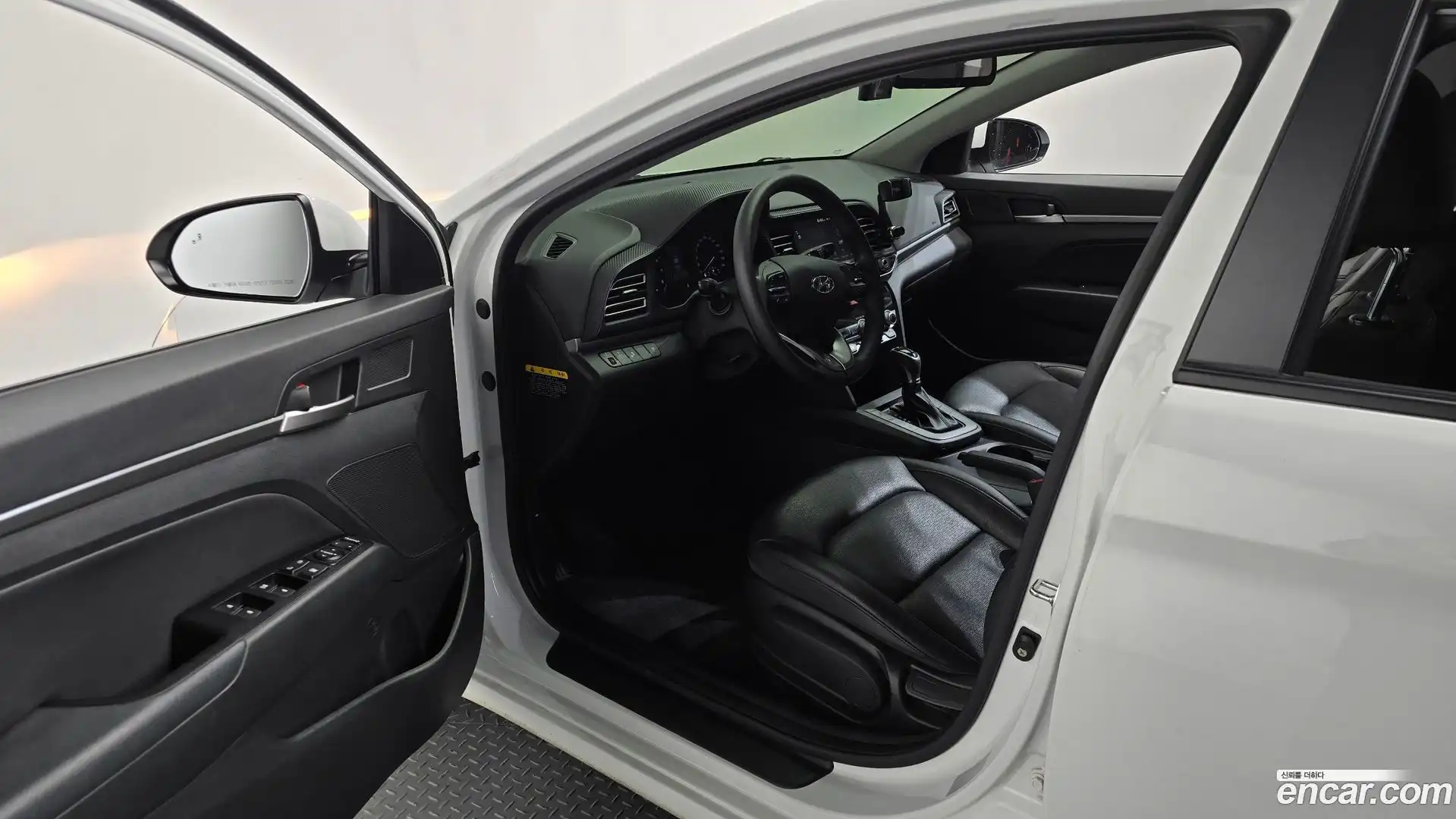 AVANTE Hyundai 2019.0-INNER-010