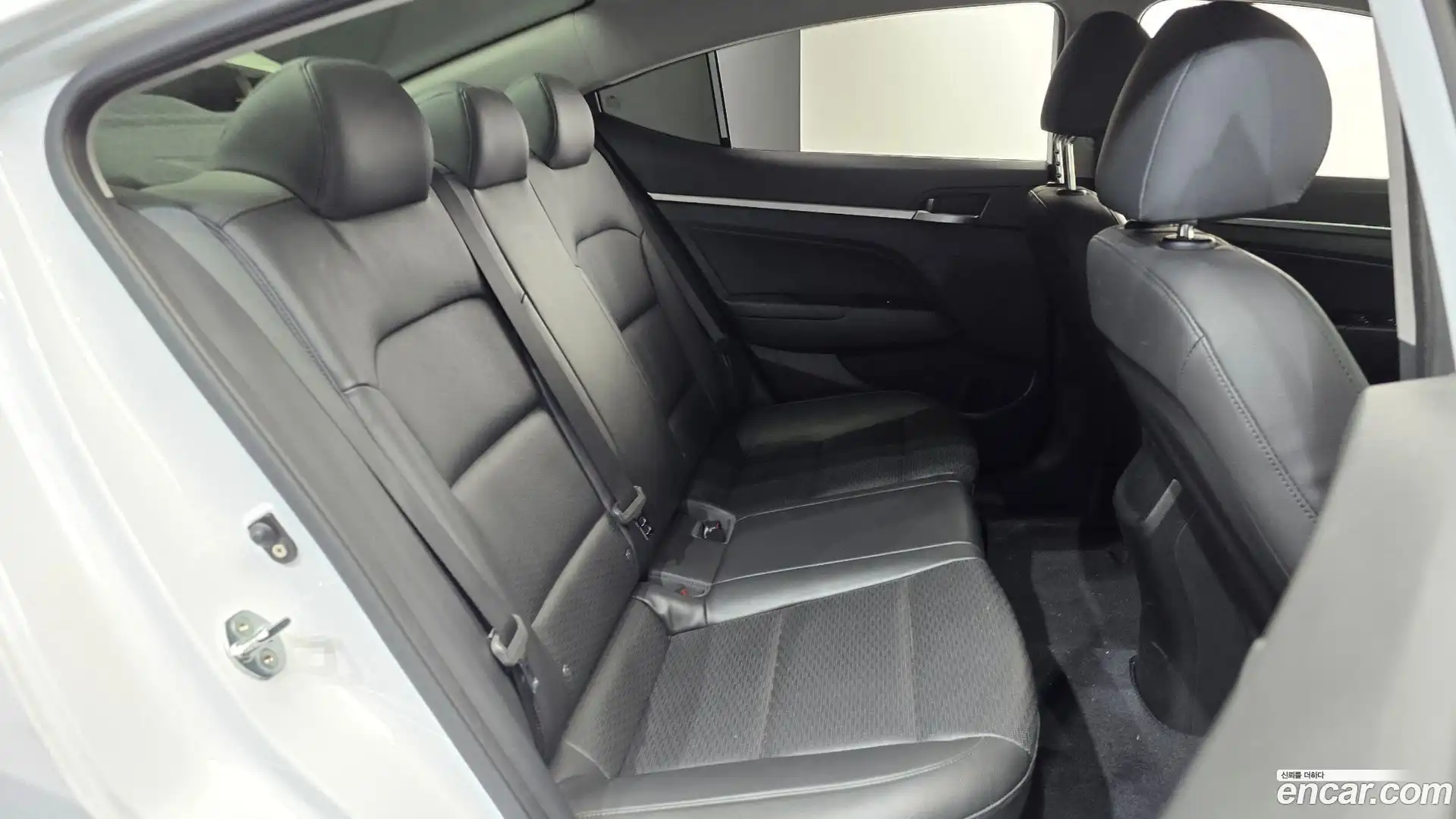 AVANTE Hyundai 2019.0-OPTION-015