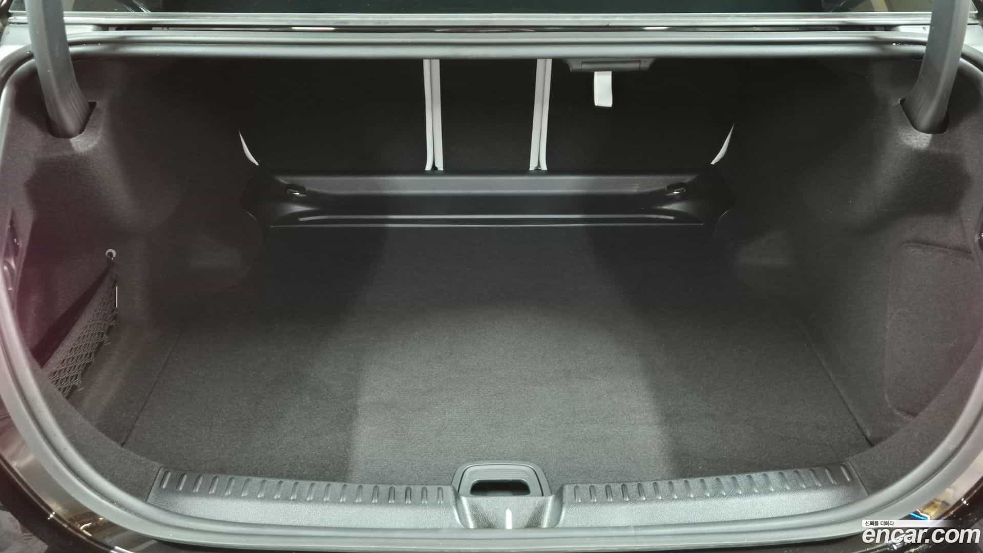 E-Class Mercedes-Benz 2025.6-OPTION-015
