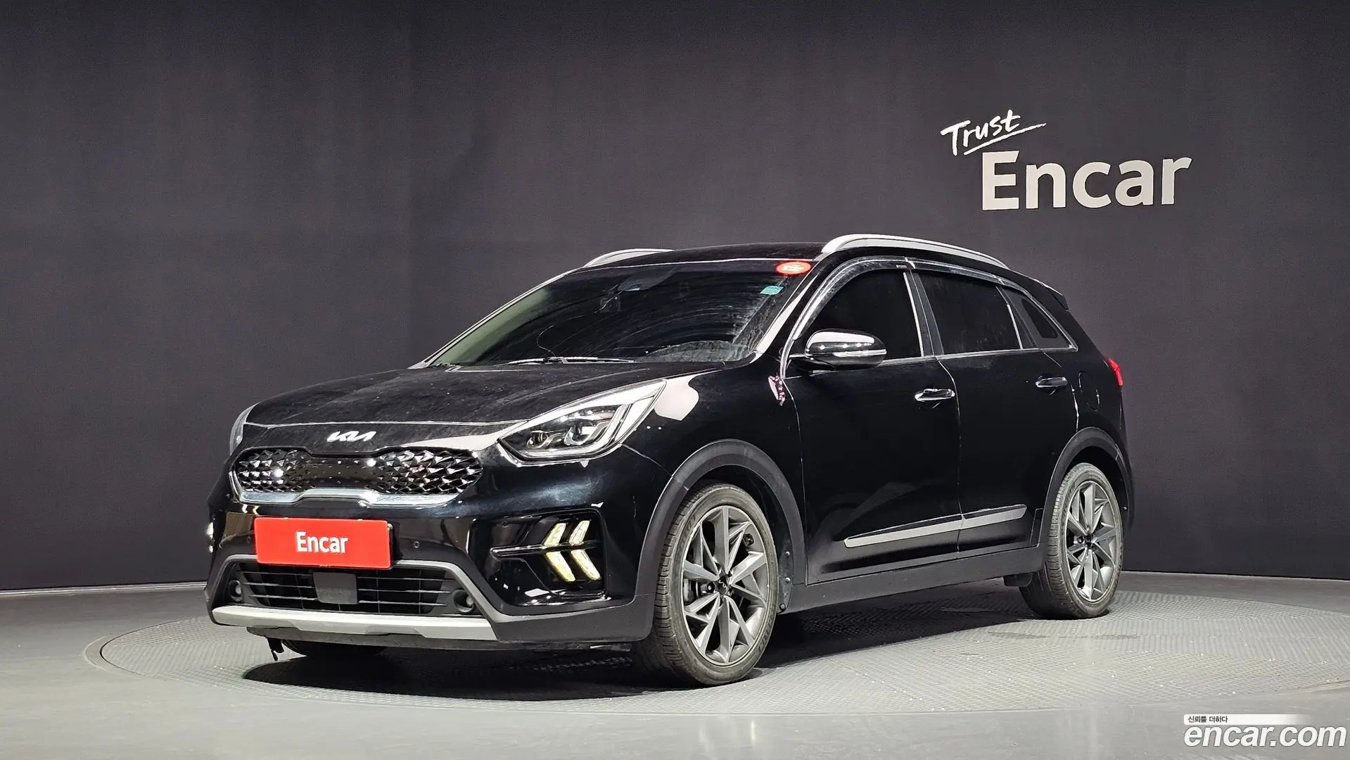 Main__Slider__Photo:Niro Kia 2021.9-0