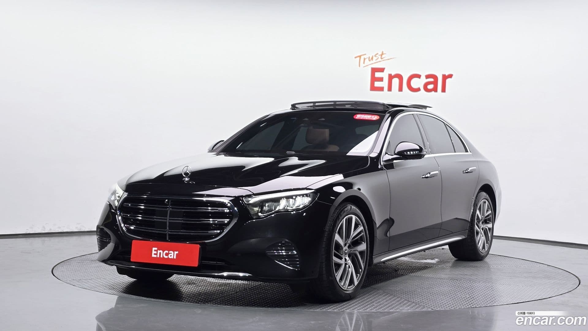 Main__Slider__Photo:E-Class Mercedes-Benz 2024.8-0