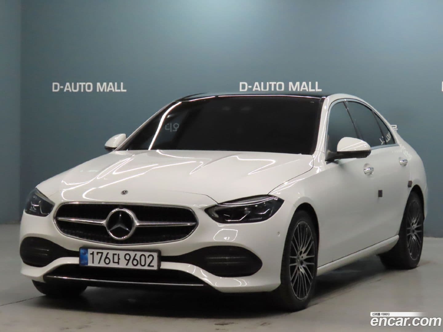 Main__Slider__Photo:C-Class Mercedes-Benz 2023.11-0