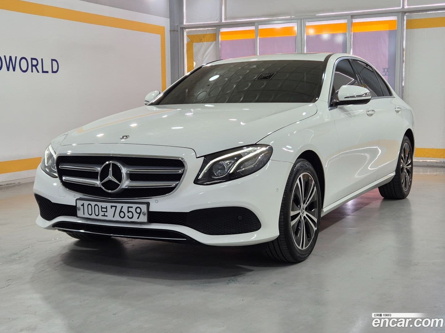 Main__Slider__Photo:E-Class Mercedes-Benz 2020.5-0