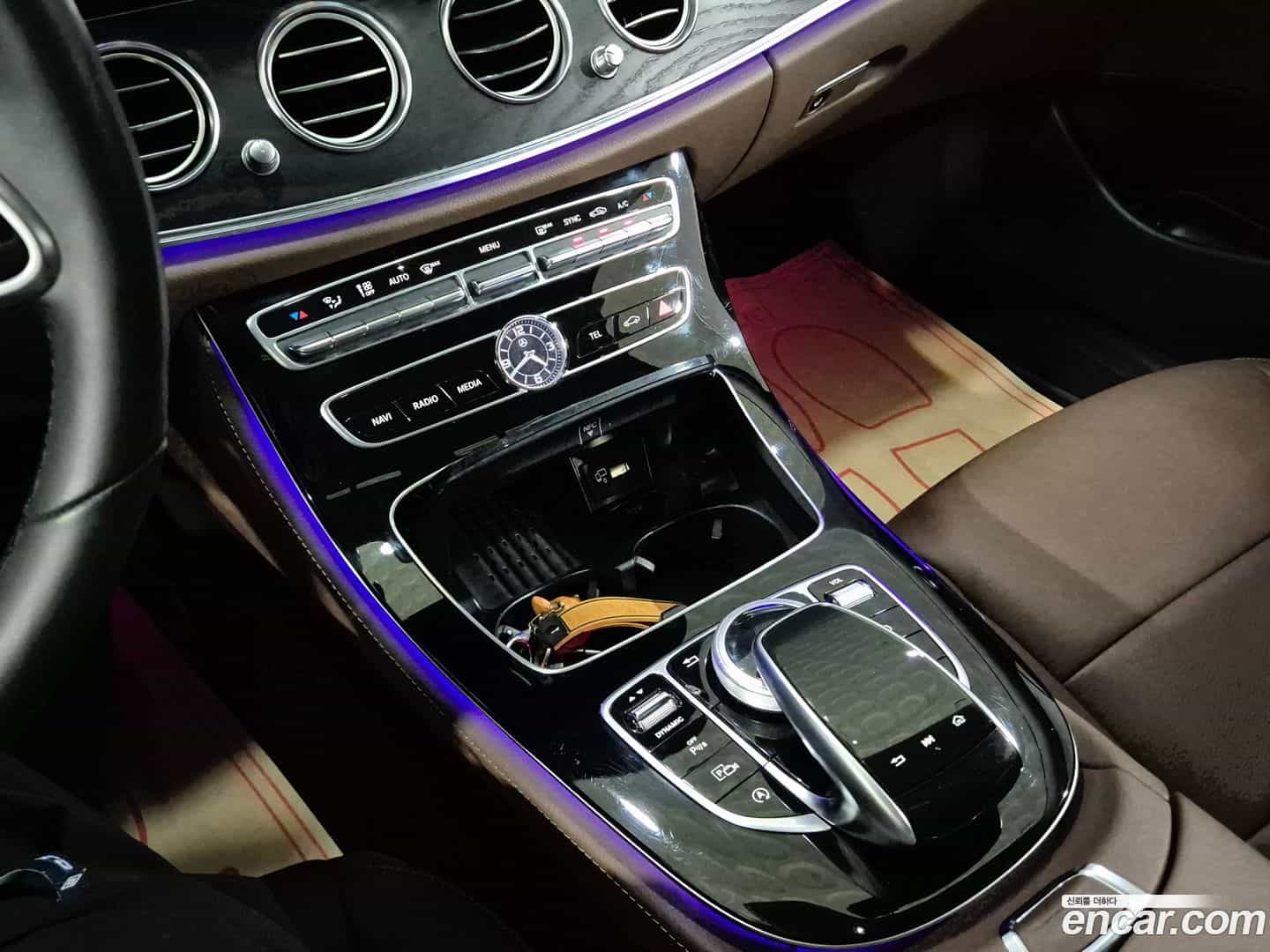 E-Class Mercedes-Benz 2020.5-INNER-007