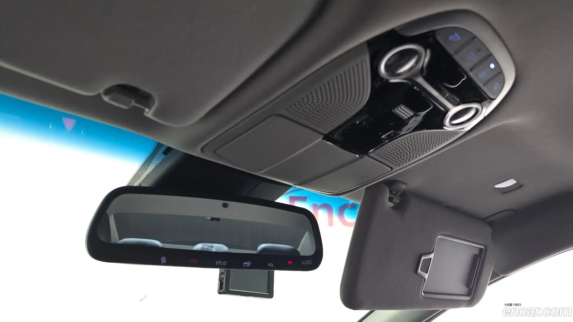 Grandeur Hyundai 2018.1-OPTION-024