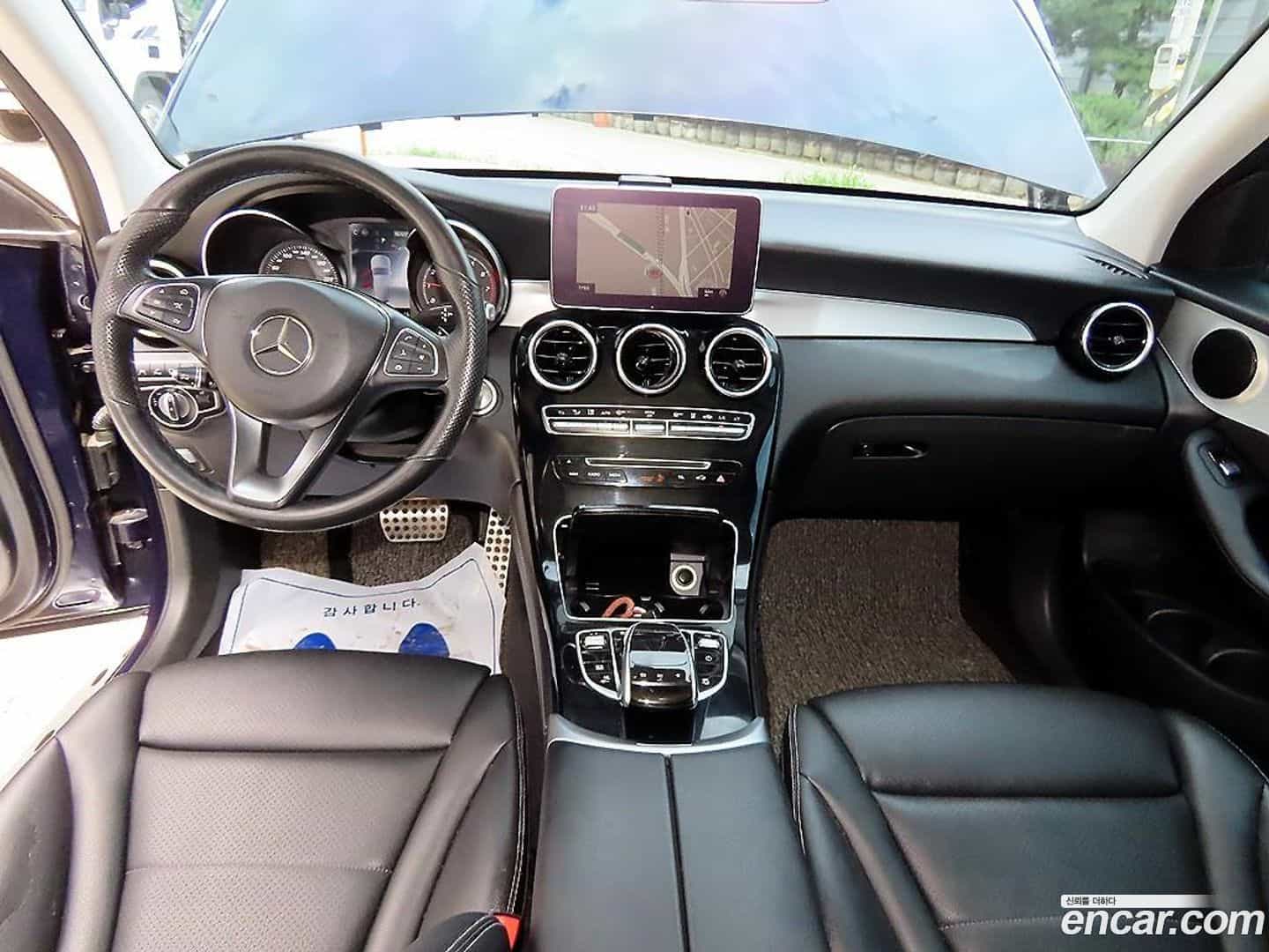 GLC-Class Mercedes-Benz 2018.10-INNER-007