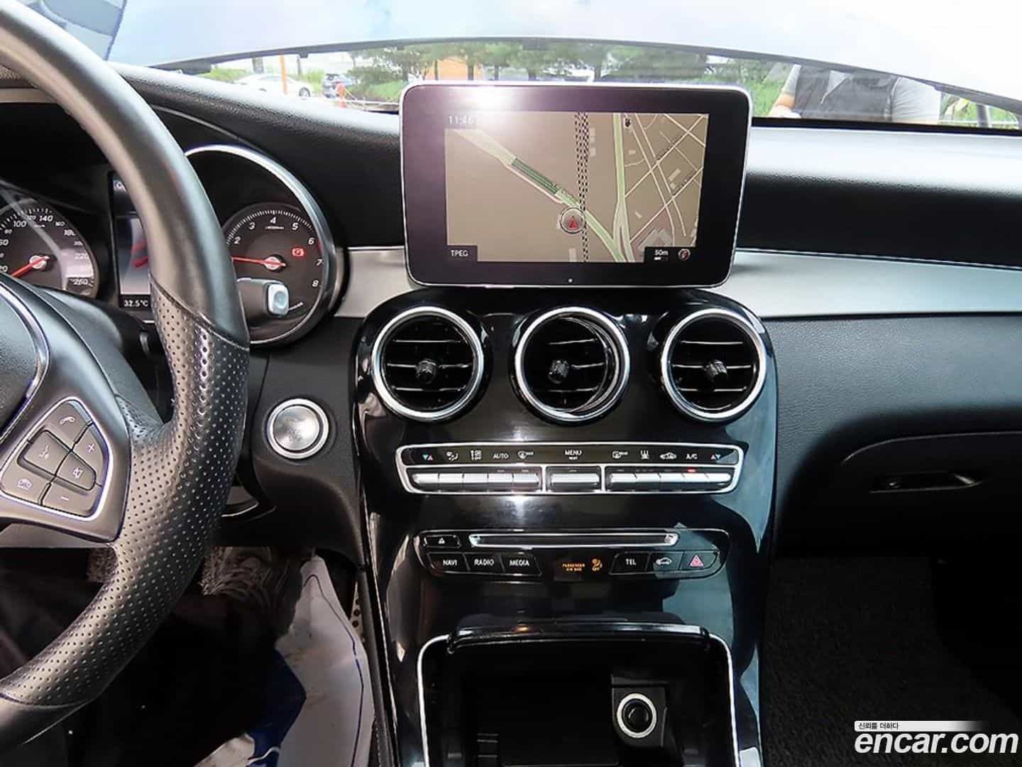 GLC-Class Mercedes-Benz 2018.10-OPTION-017