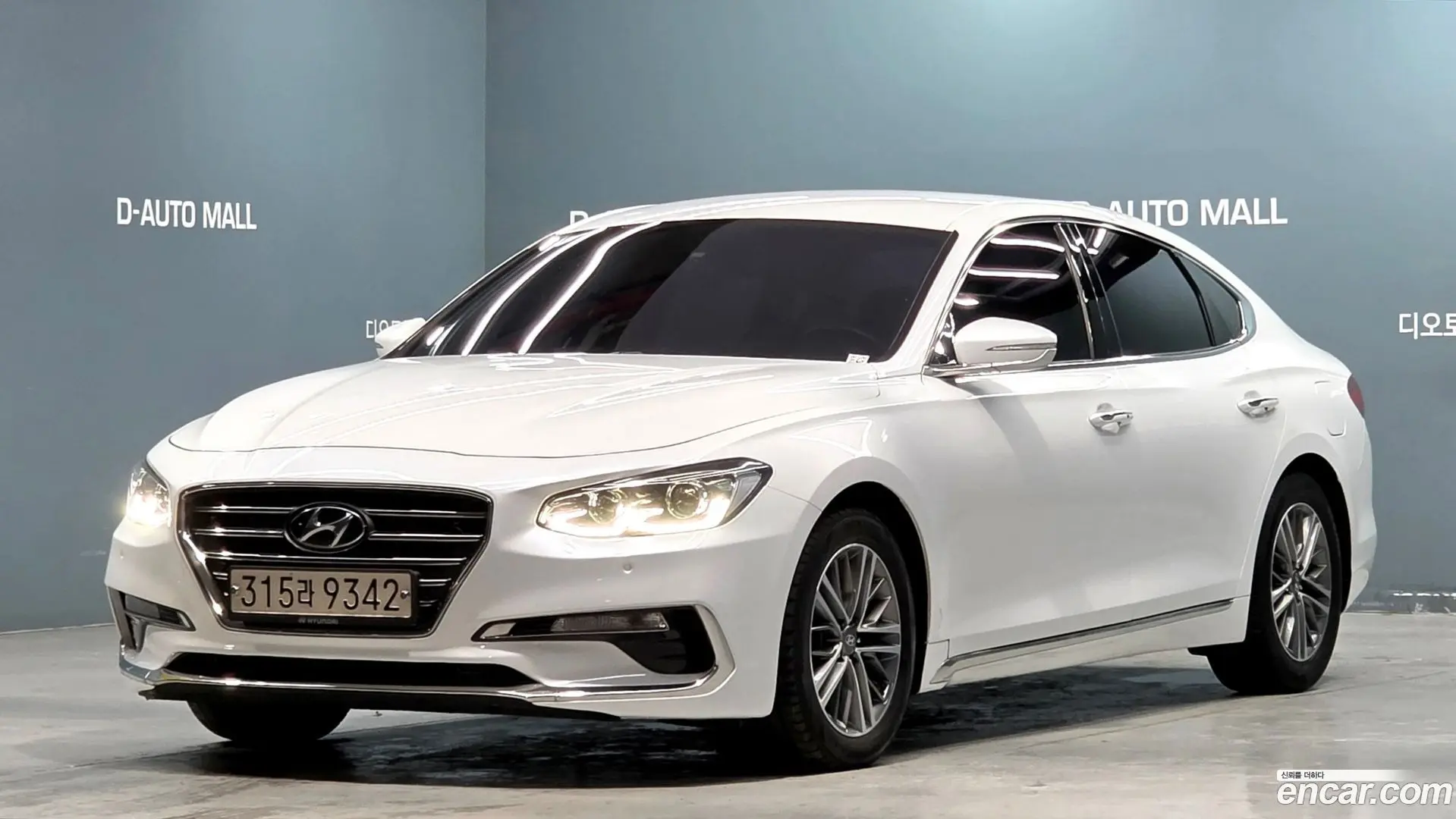 Main__Slider__Photo:Grandeur Hyundai 2017.7-0