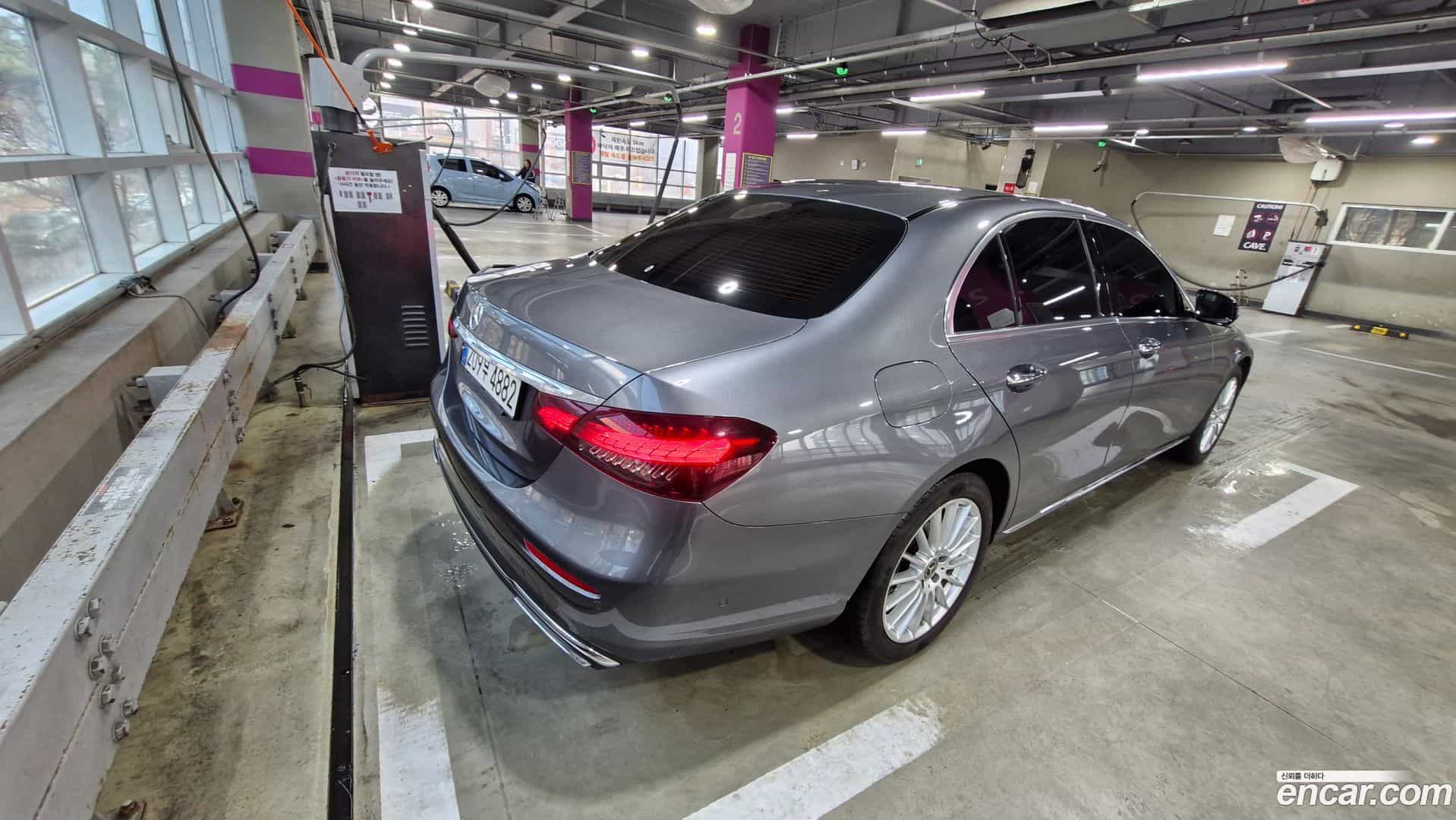 E-Class Mercedes-Benz 2022.9-OUTER-002