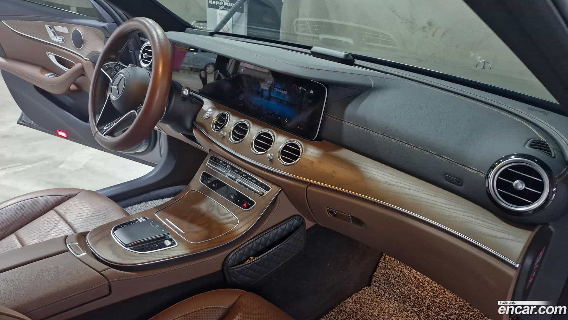 E-Class Mercedes-Benz 2022.9-INNER-009