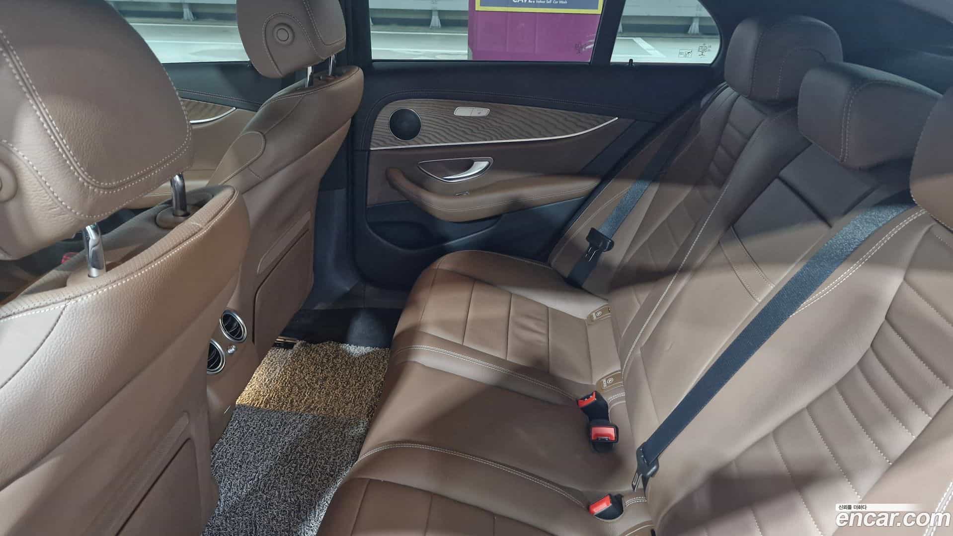 E-Class Mercedes-Benz 2022.9-INNER-010