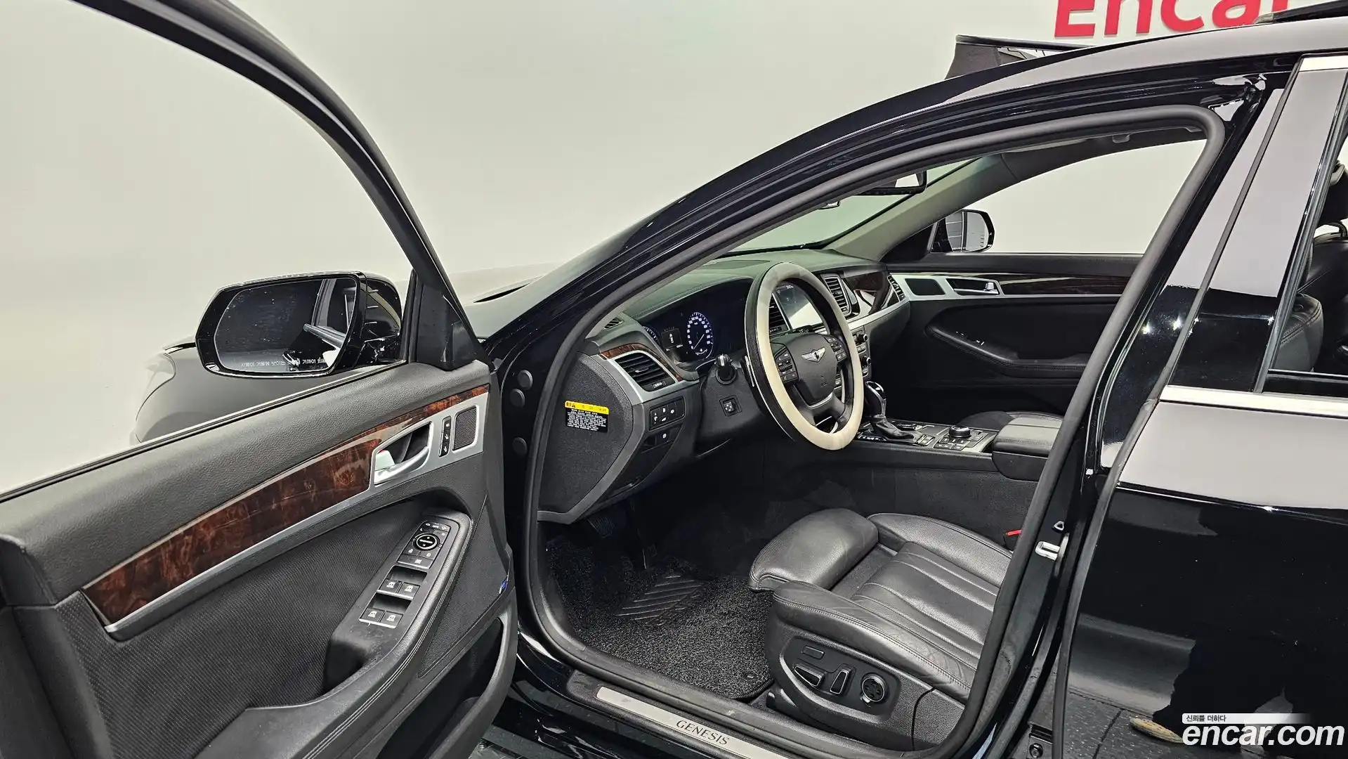 Genesis Hyundai 2016.0-INNER-010