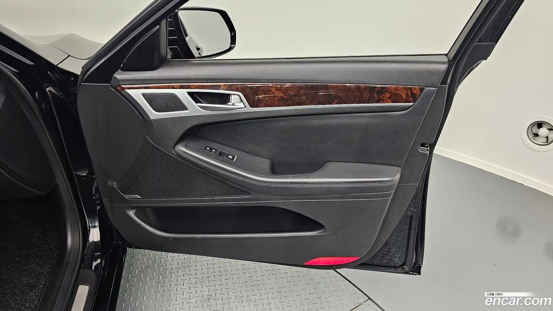 Genesis Hyundai 2016.0-INNER-034