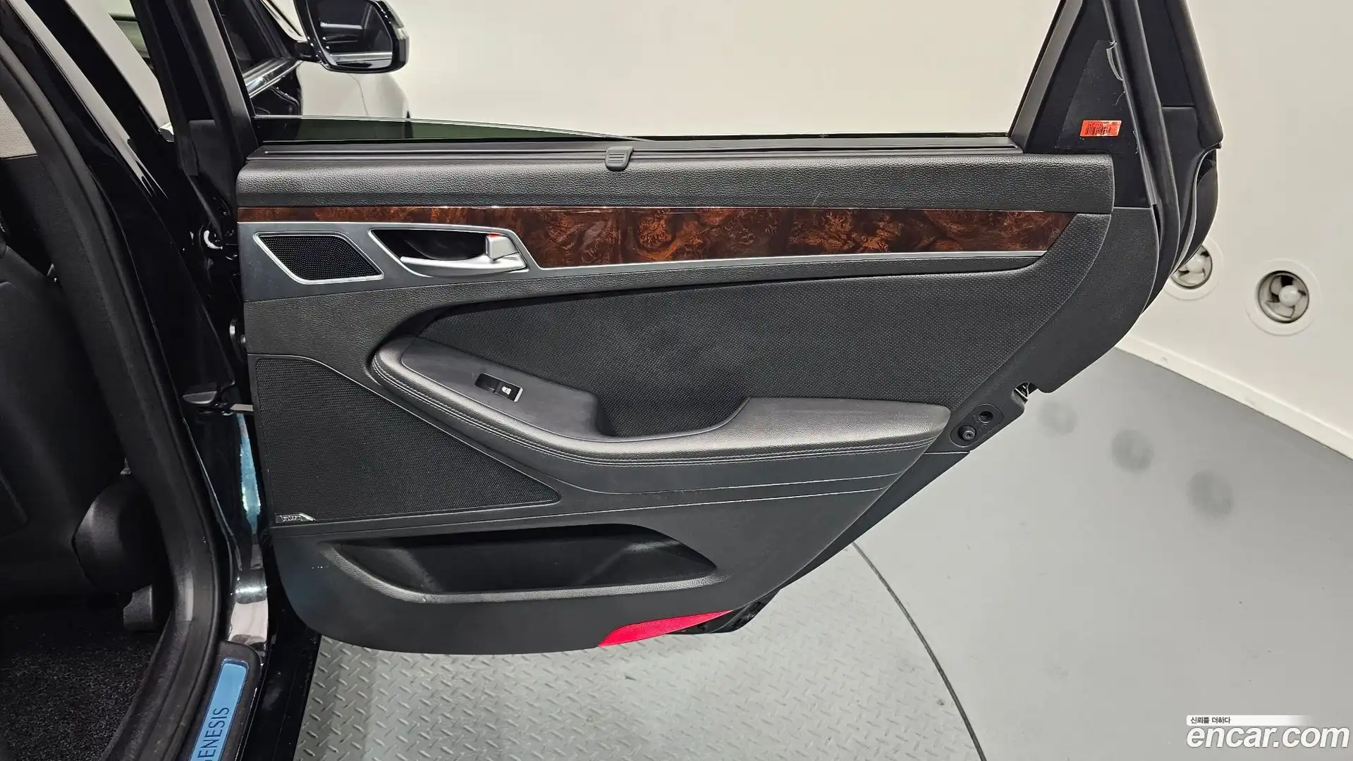 Genesis Hyundai 2016.0-INNER-035