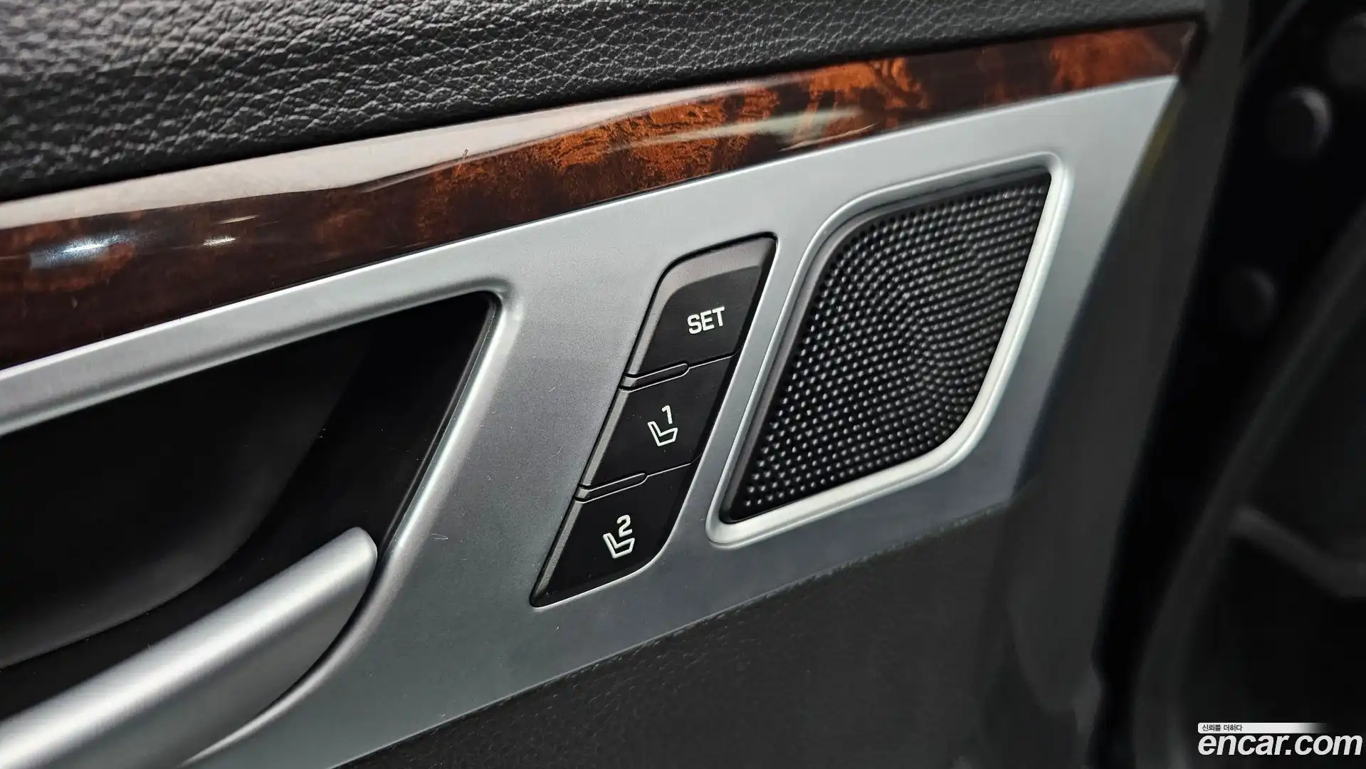 Genesis Hyundai 2016.0-OPTION-041