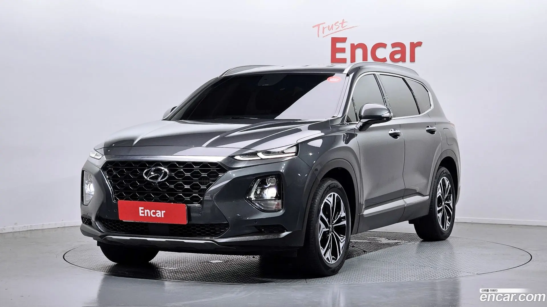 Main__Slider__Photo:Santafe Hyundai 2018.6-0