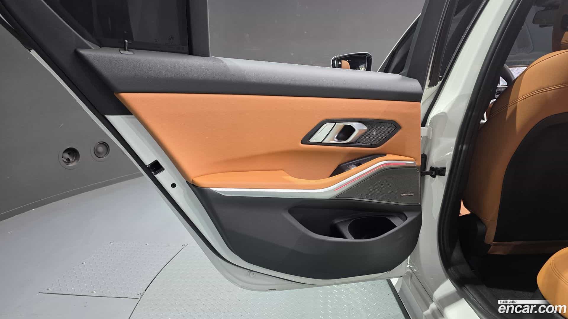 3-Series BMW 2024.10-INNER-035