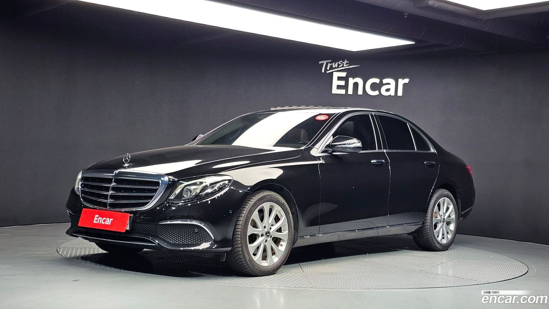 Main__Slider__Photo:E-Class Mercedes-Benz 2018.5-0