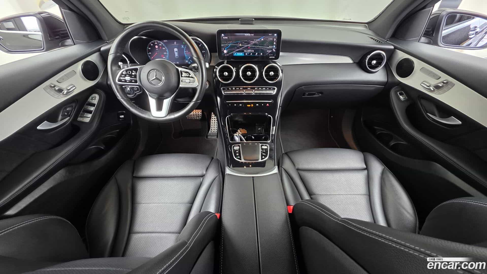 GLC-Class Mercedes-Benz 2021.11-INNER-007