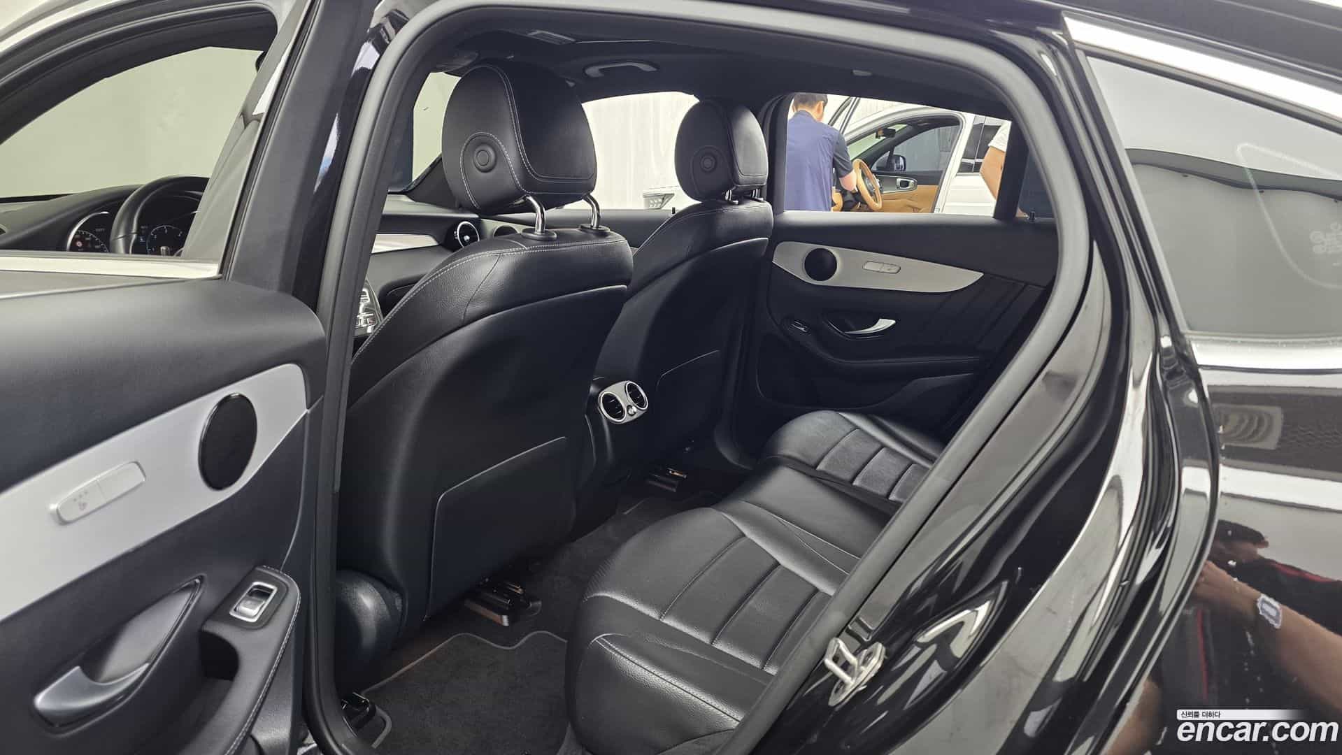 GLC-Class Mercedes-Benz 2021.11-INNER-036