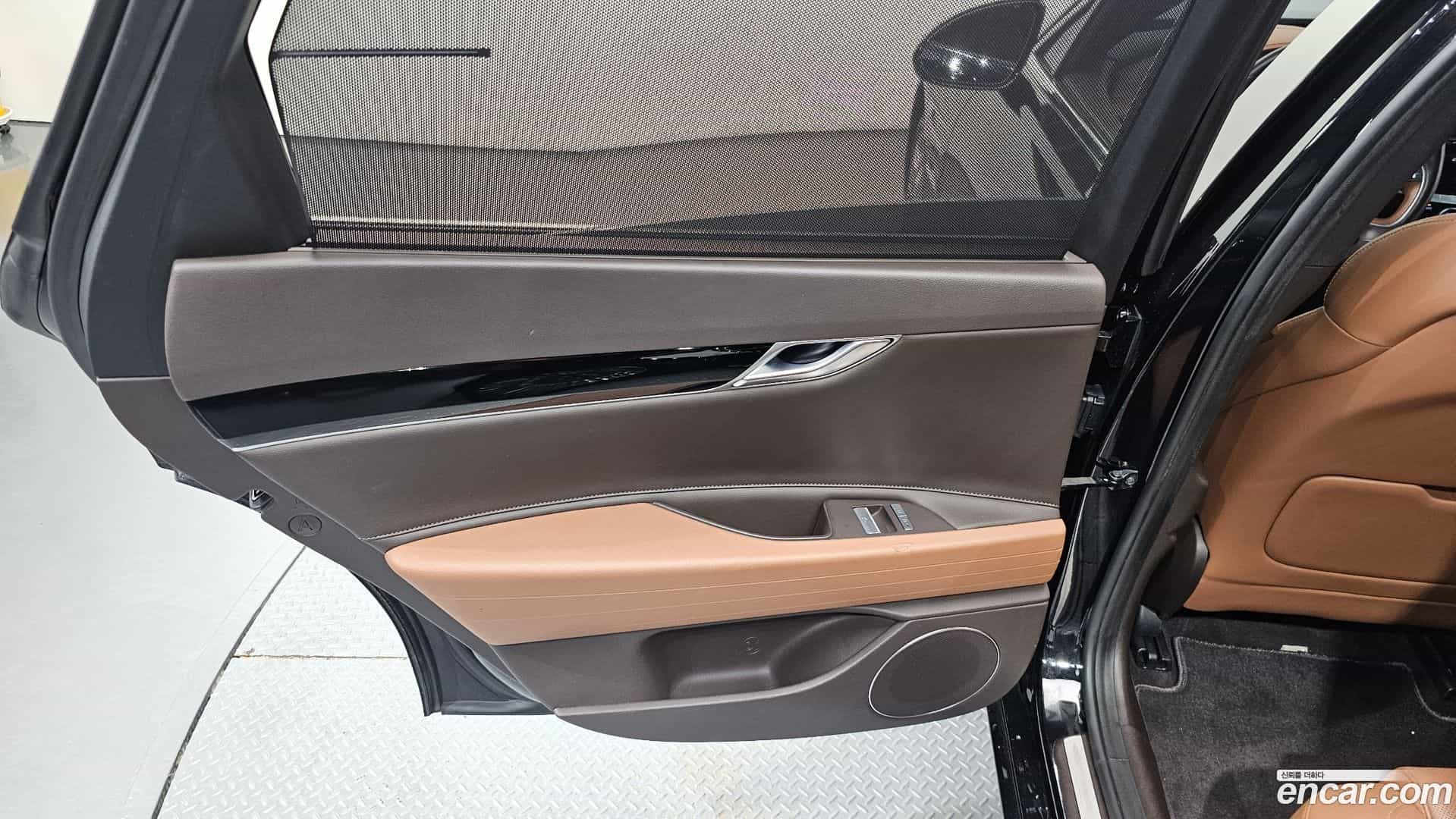 G80 Genesis 2022.0-INNER-035