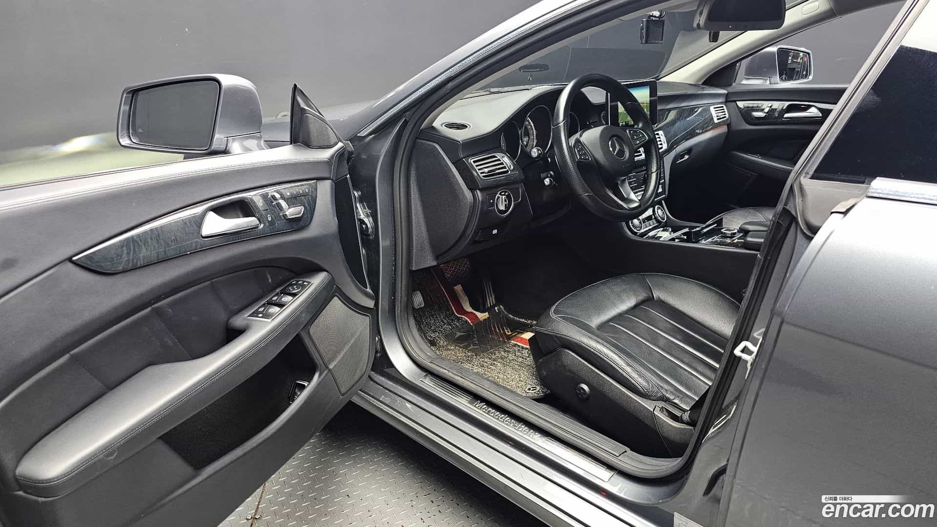 CLS-Class Mercedes-Benz 2015.11-INNER-010