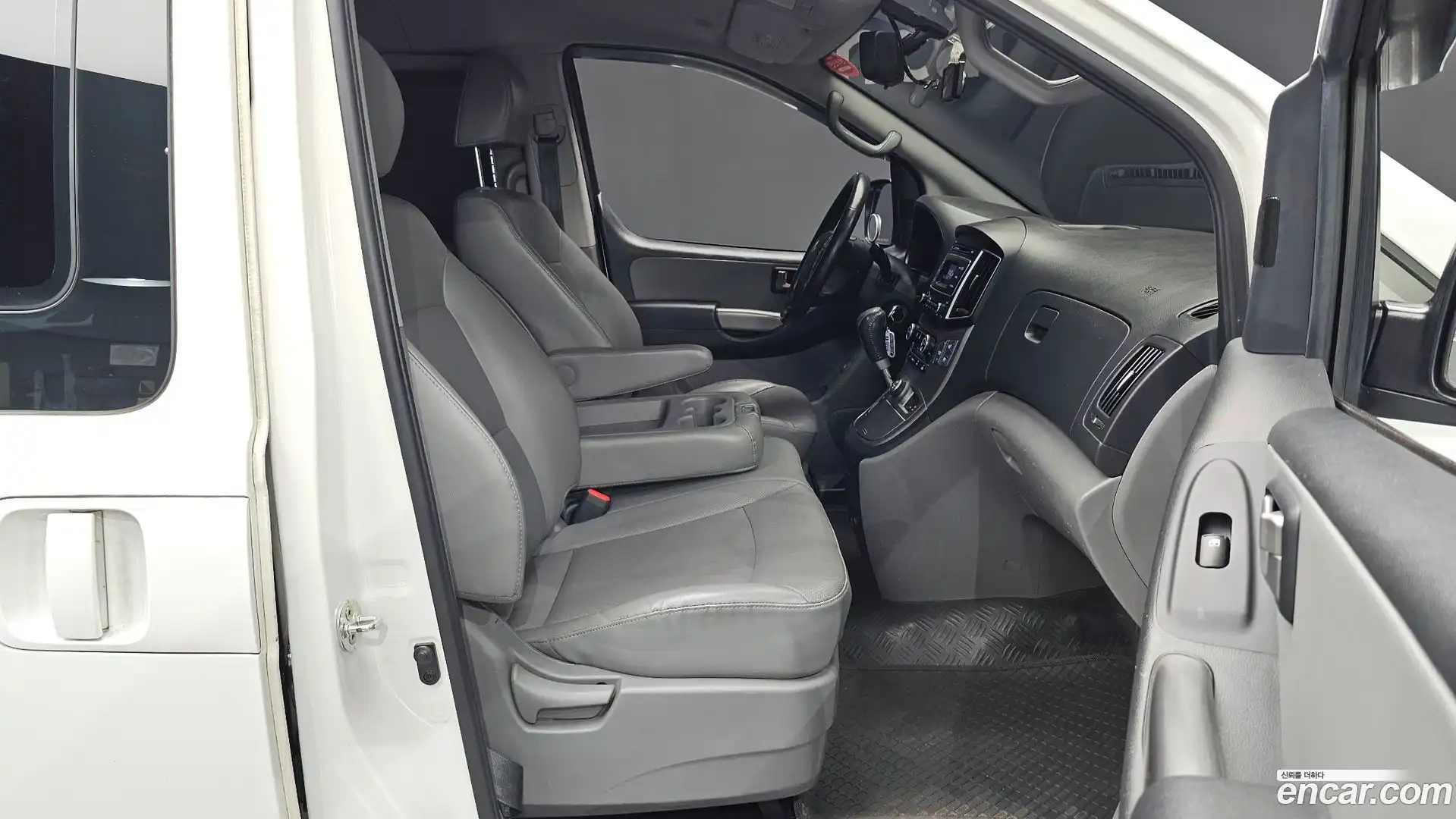 Starex Hyundai 2018.11-INNER-036