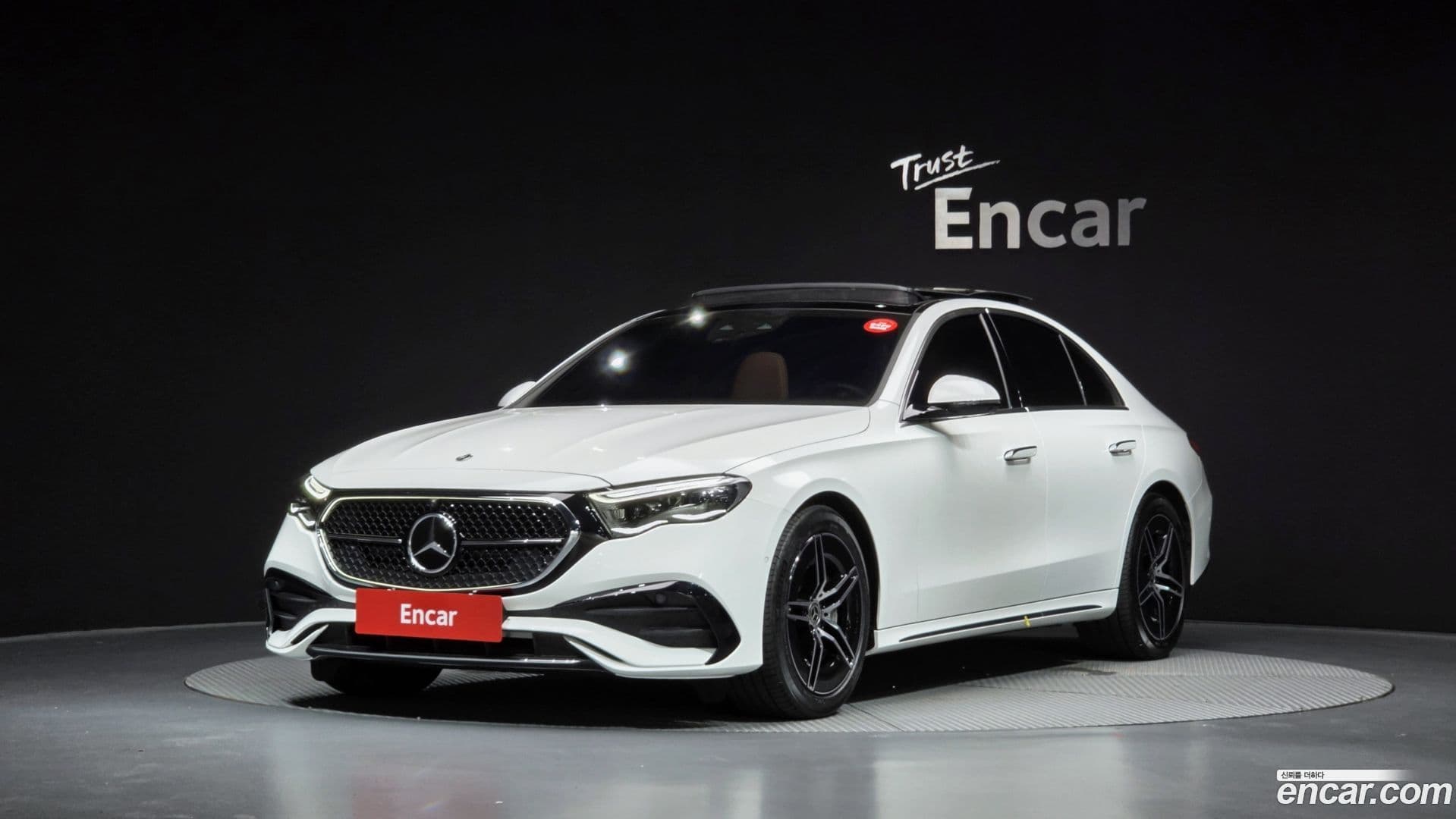 Main__Slider__Photo:E-Class Mercedes-Benz 2024.0-0