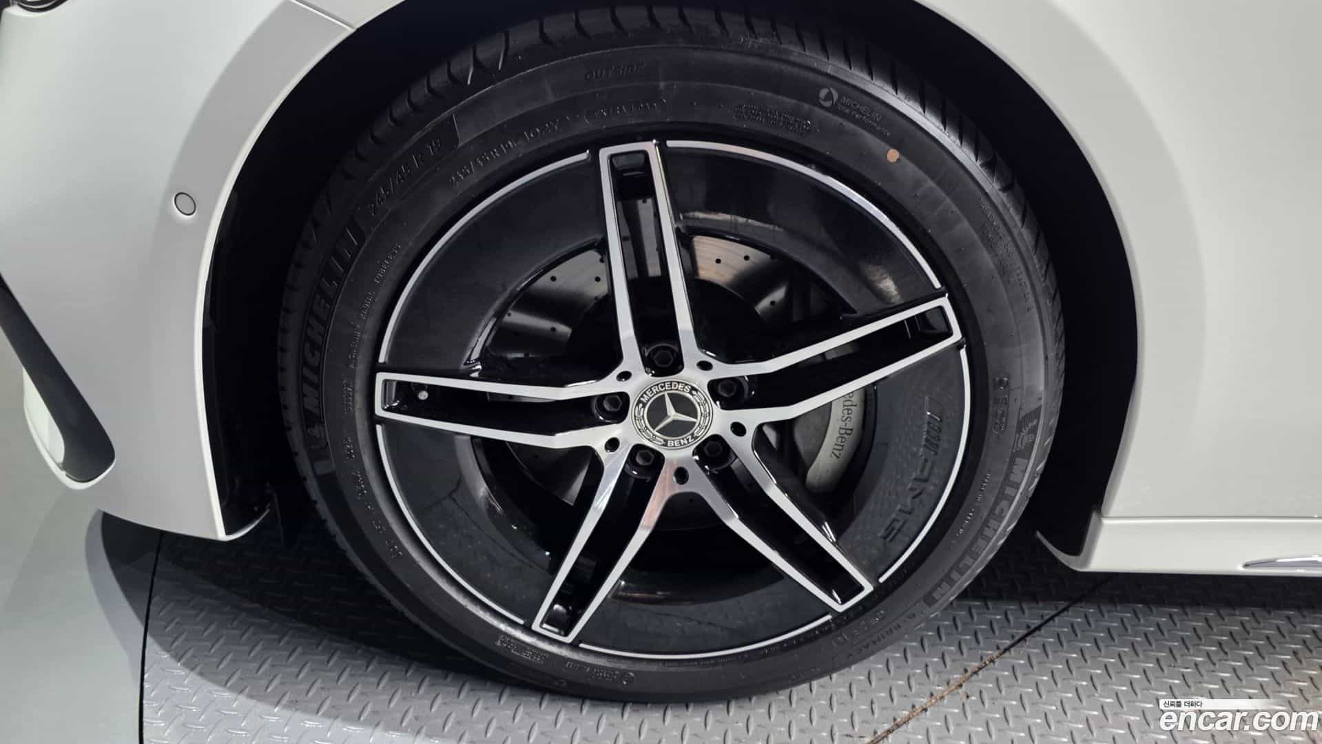E-Class Mercedes-Benz 2024.0-OUTER-005