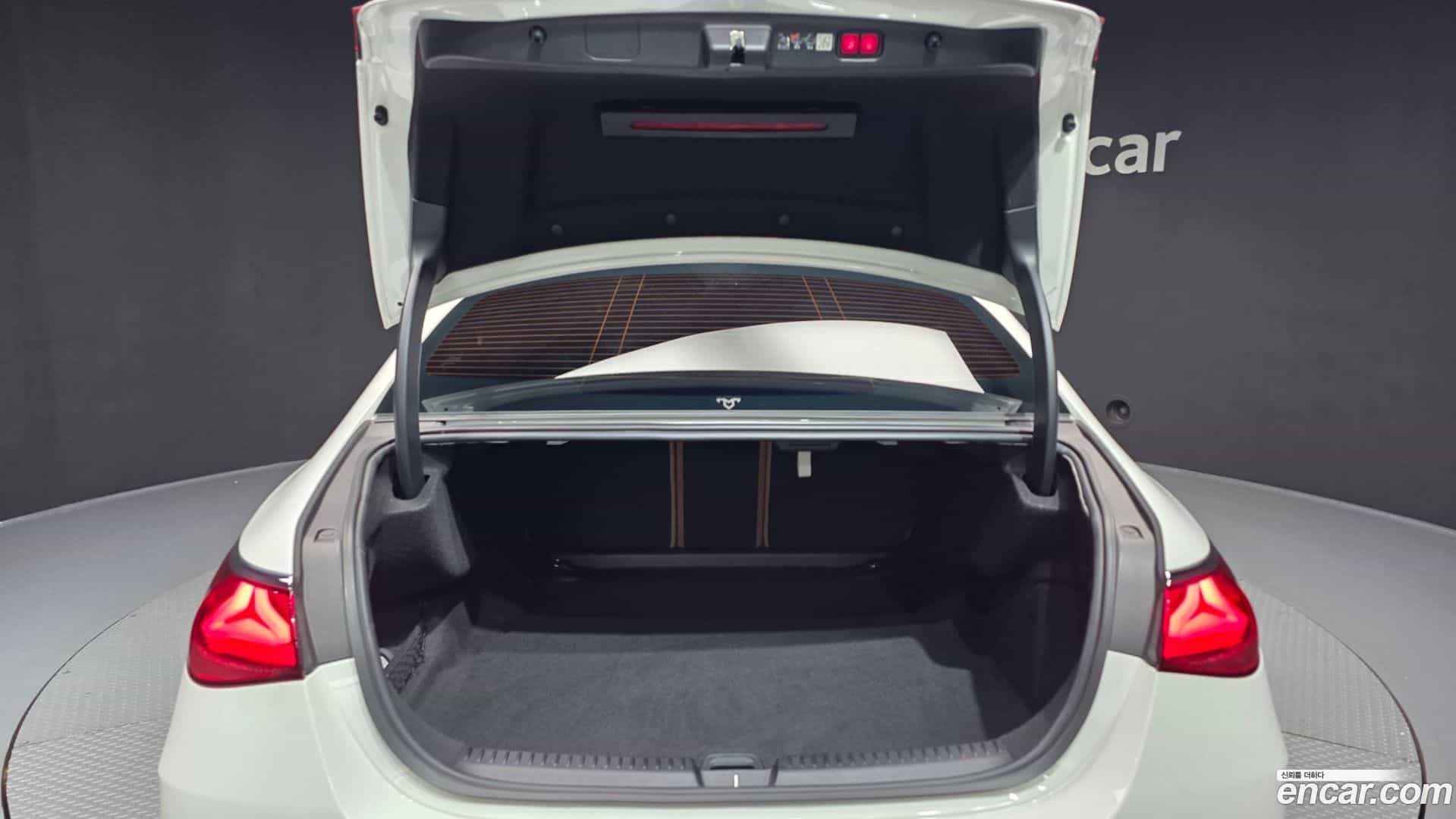 E-Class Mercedes-Benz 2024.0-OPTION-024