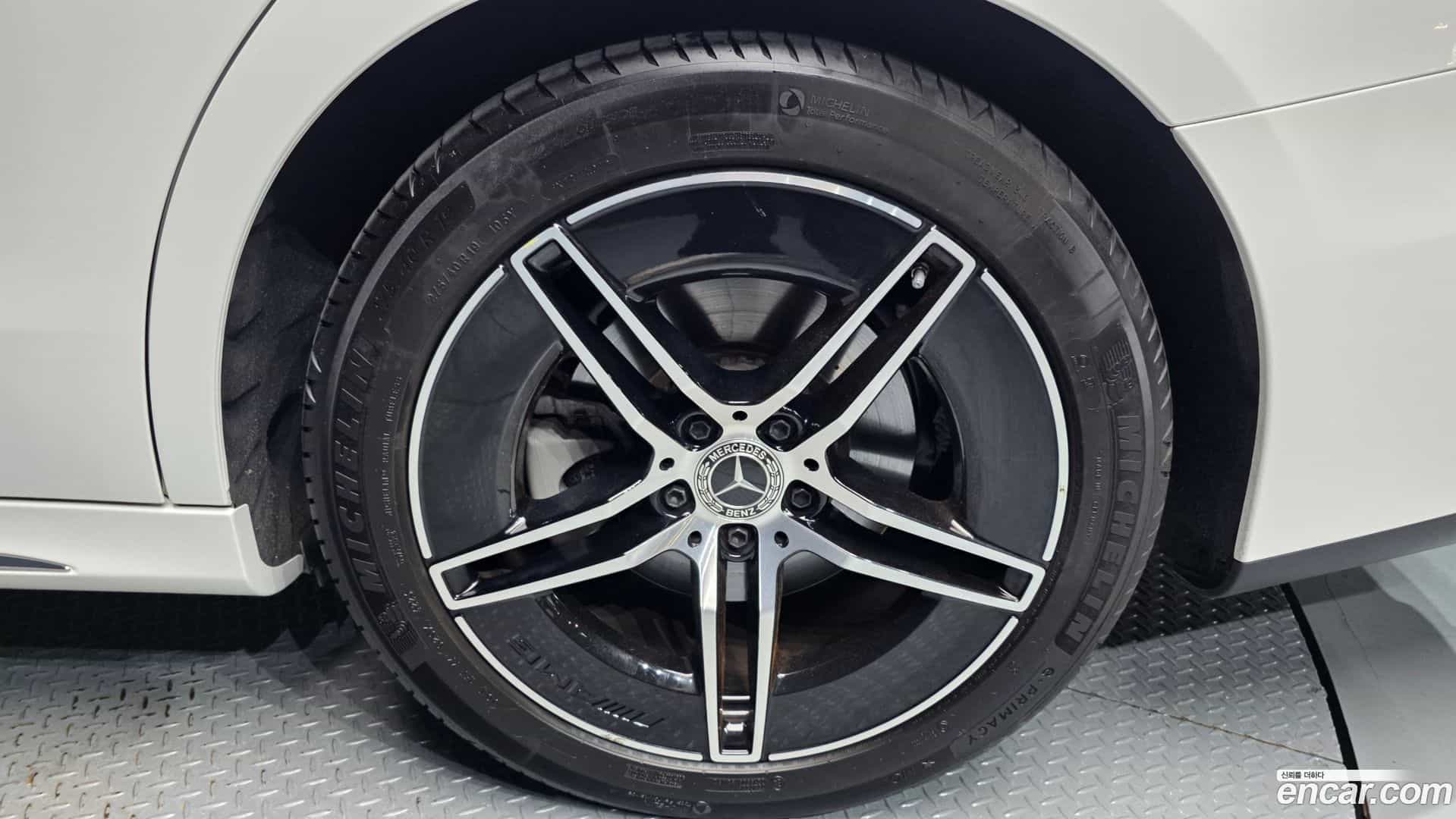 E-Class Mercedes-Benz 2024.0-OUTER-031