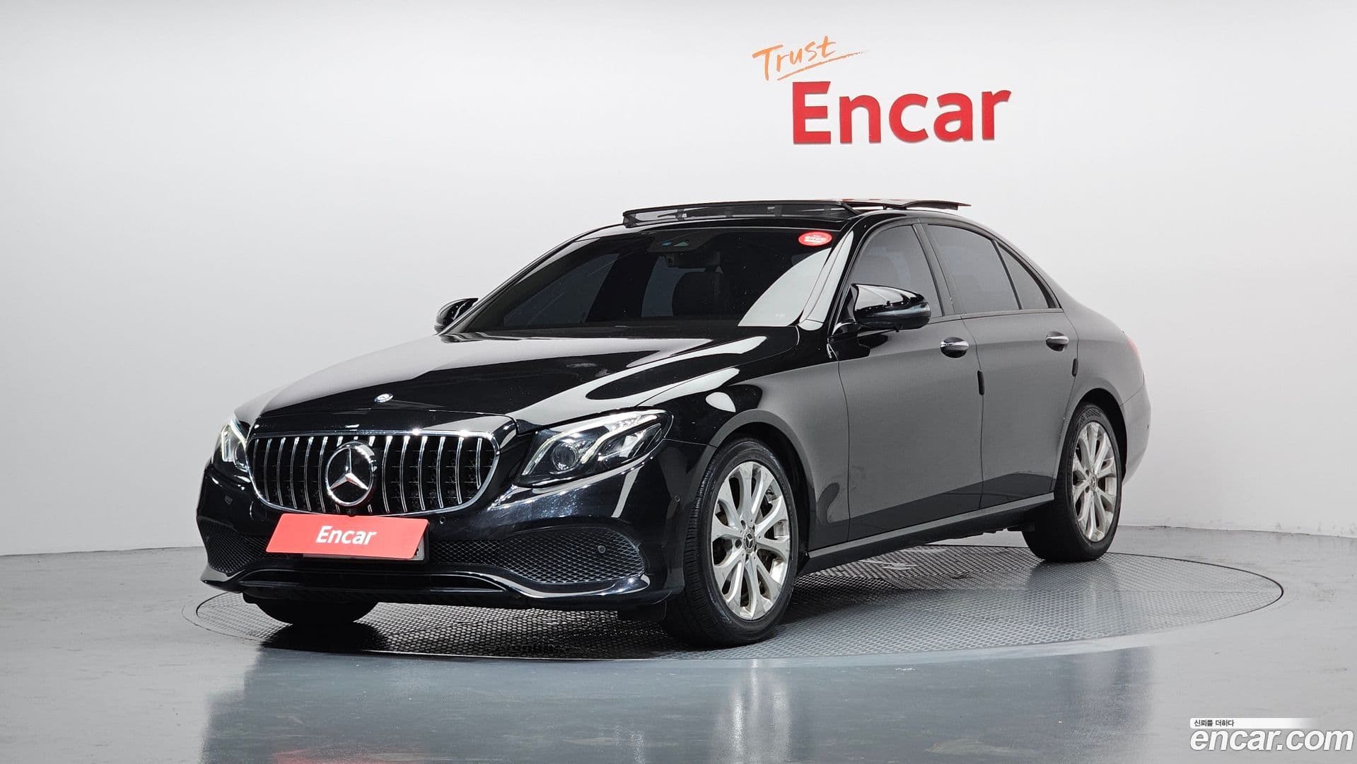 Main__Slider__Photo:E-Class Mercedes-Benz 2017.3-0
