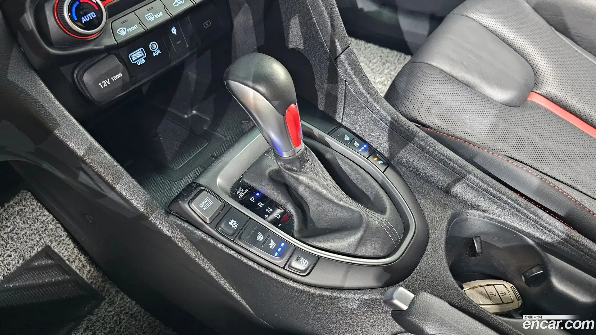 Veloster Hyundai 2020.5-INNER-009