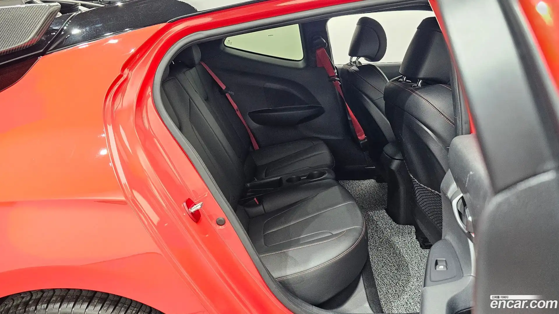 Veloster Hyundai 2020.5-OPTION-015