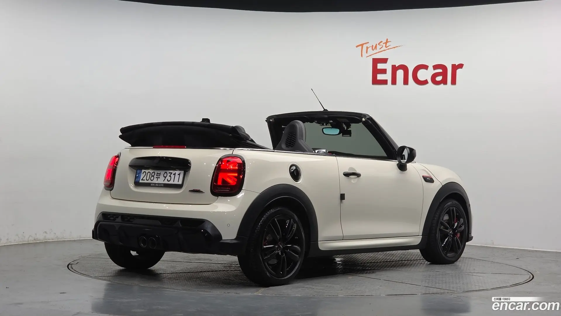 Main__Slider__Photo:Cooper Convertible Mini 2022.0-1