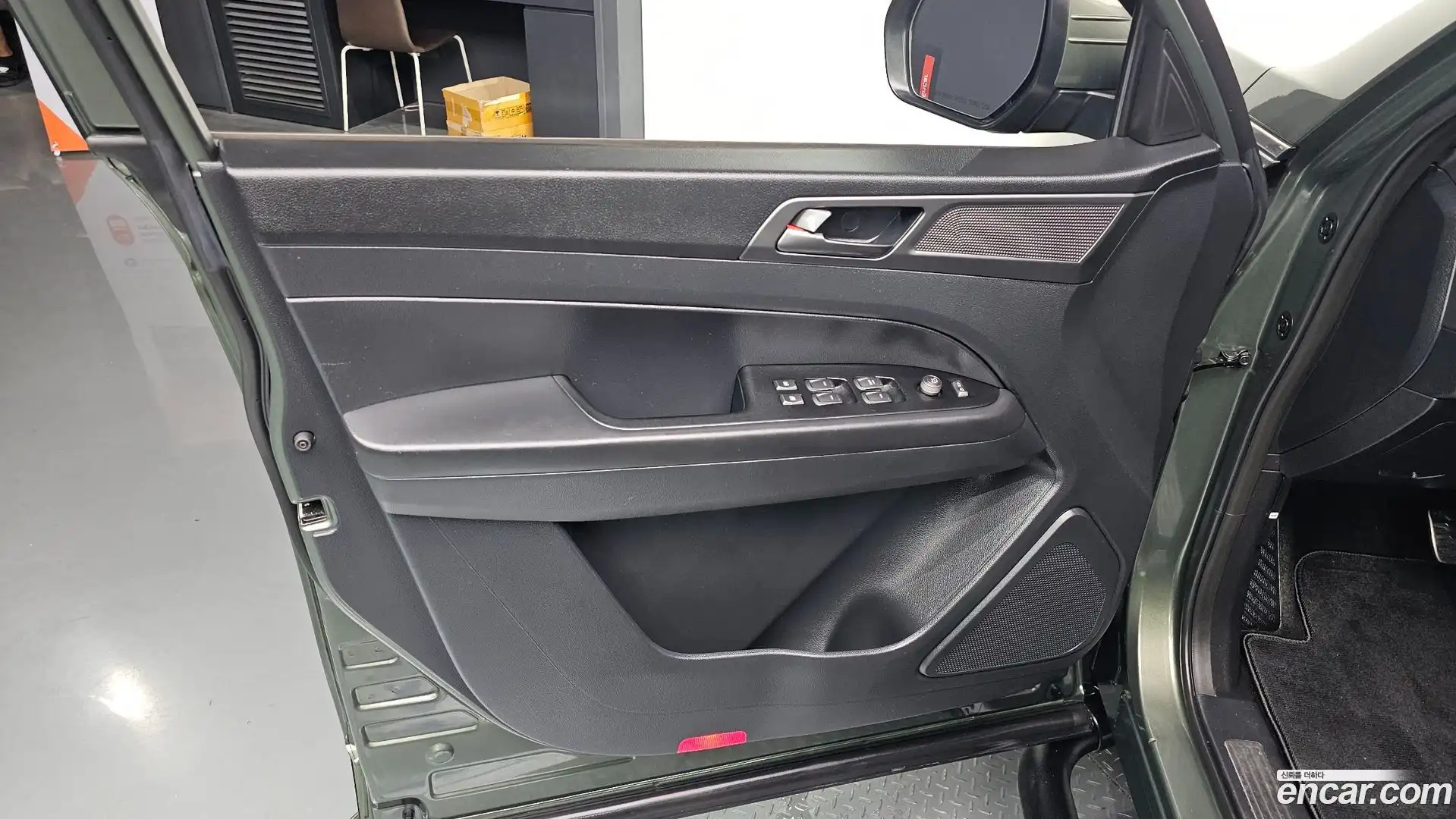 Rexton KG Mobility 2022.10-INNER-034