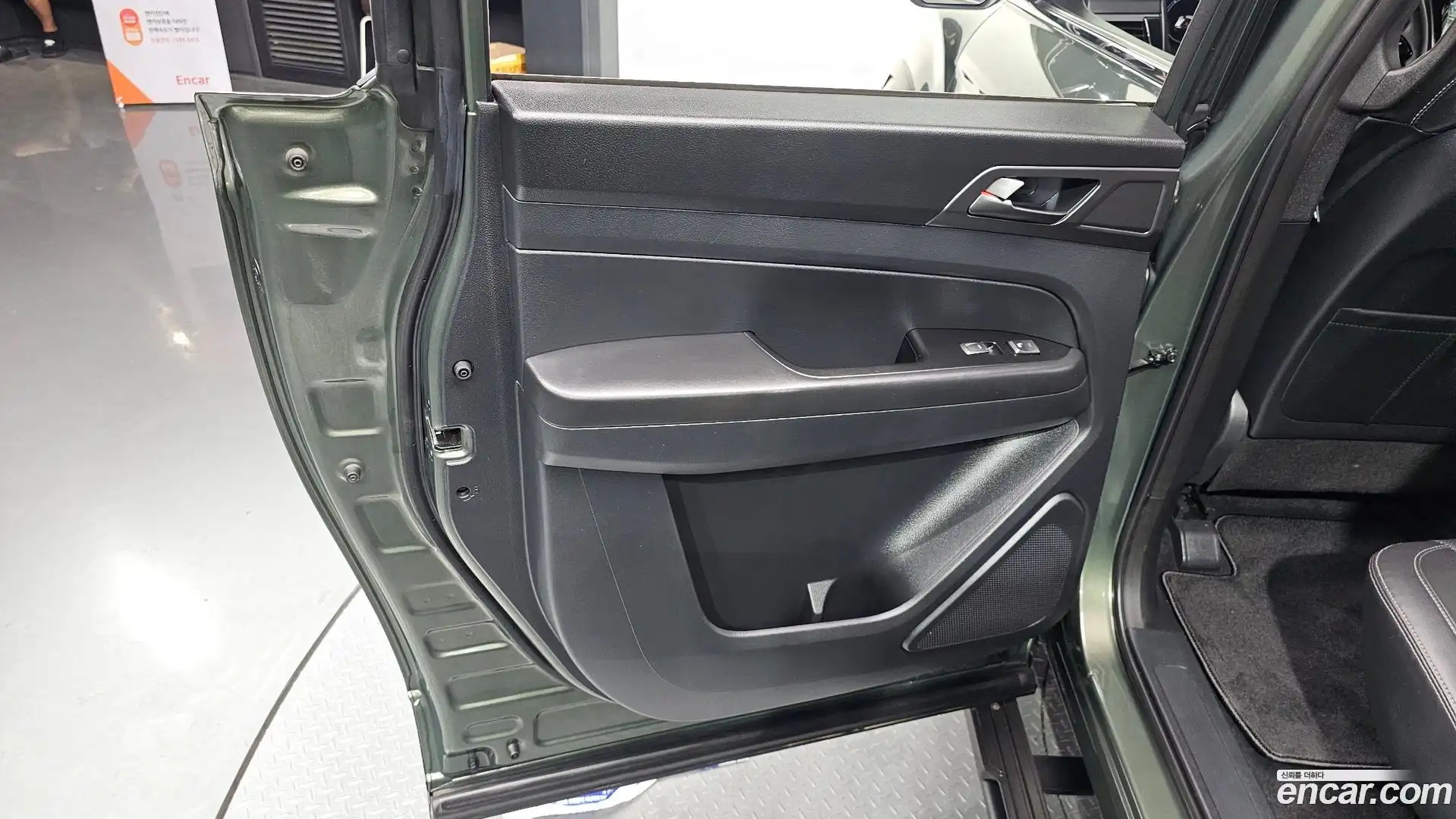 Rexton KG Mobility 2022.10-INNER-035